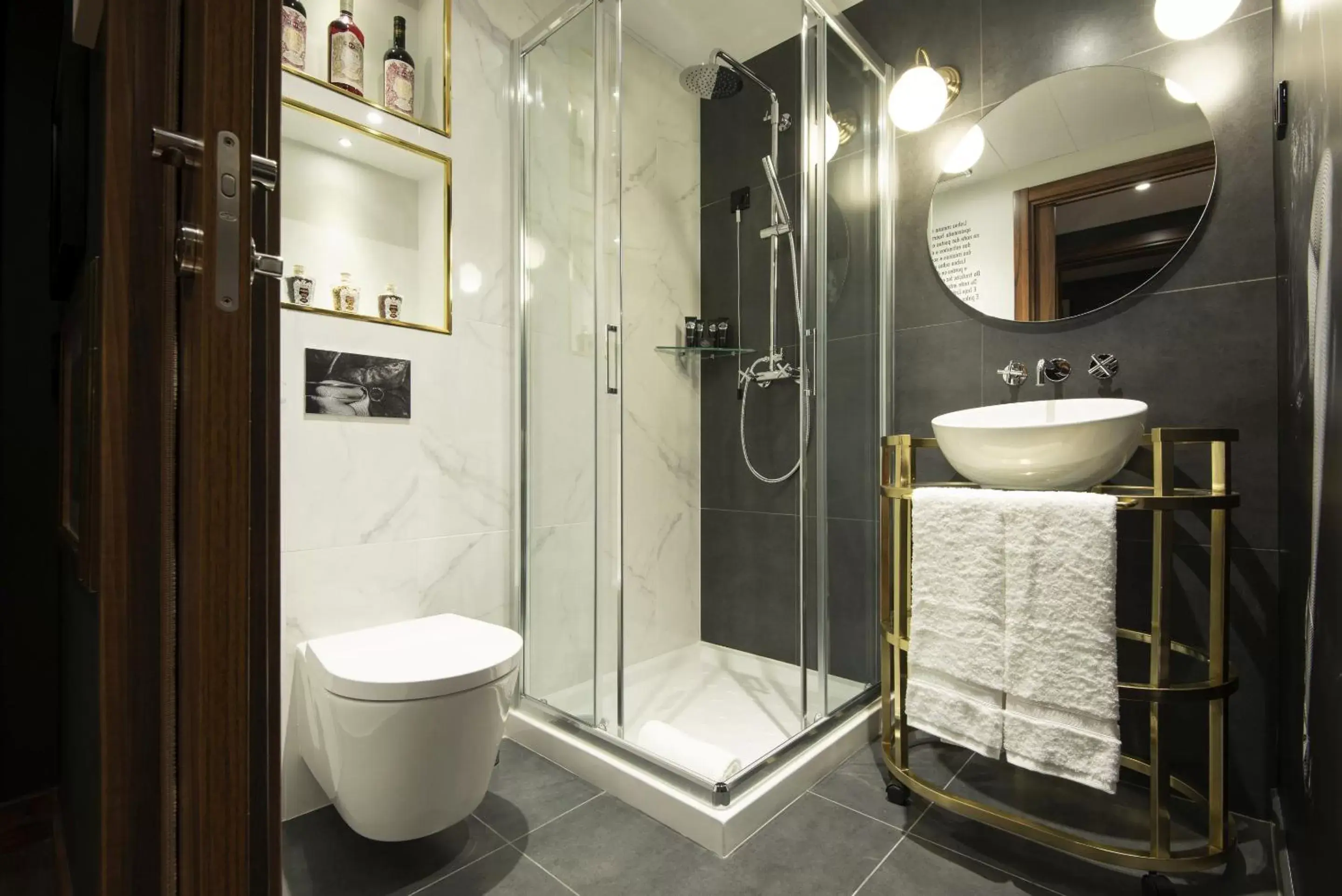Shower, Bathroom in Maxime Hotel Lisbon