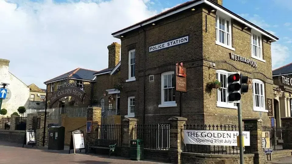 Facade/entrance, Property Building in The Golden Hope Wetherspoon