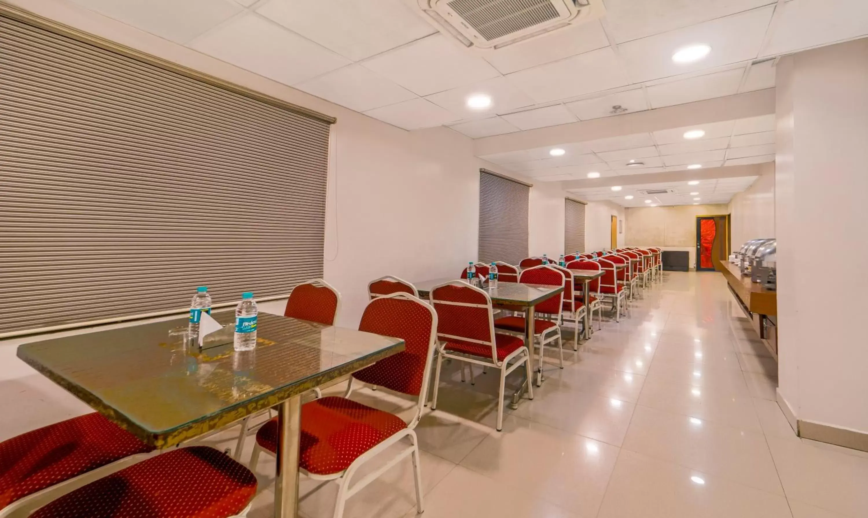 Dining area, Restaurant/Places to Eat in FabHotel Golden Swan Chennai Airport Free Pickup & Drop