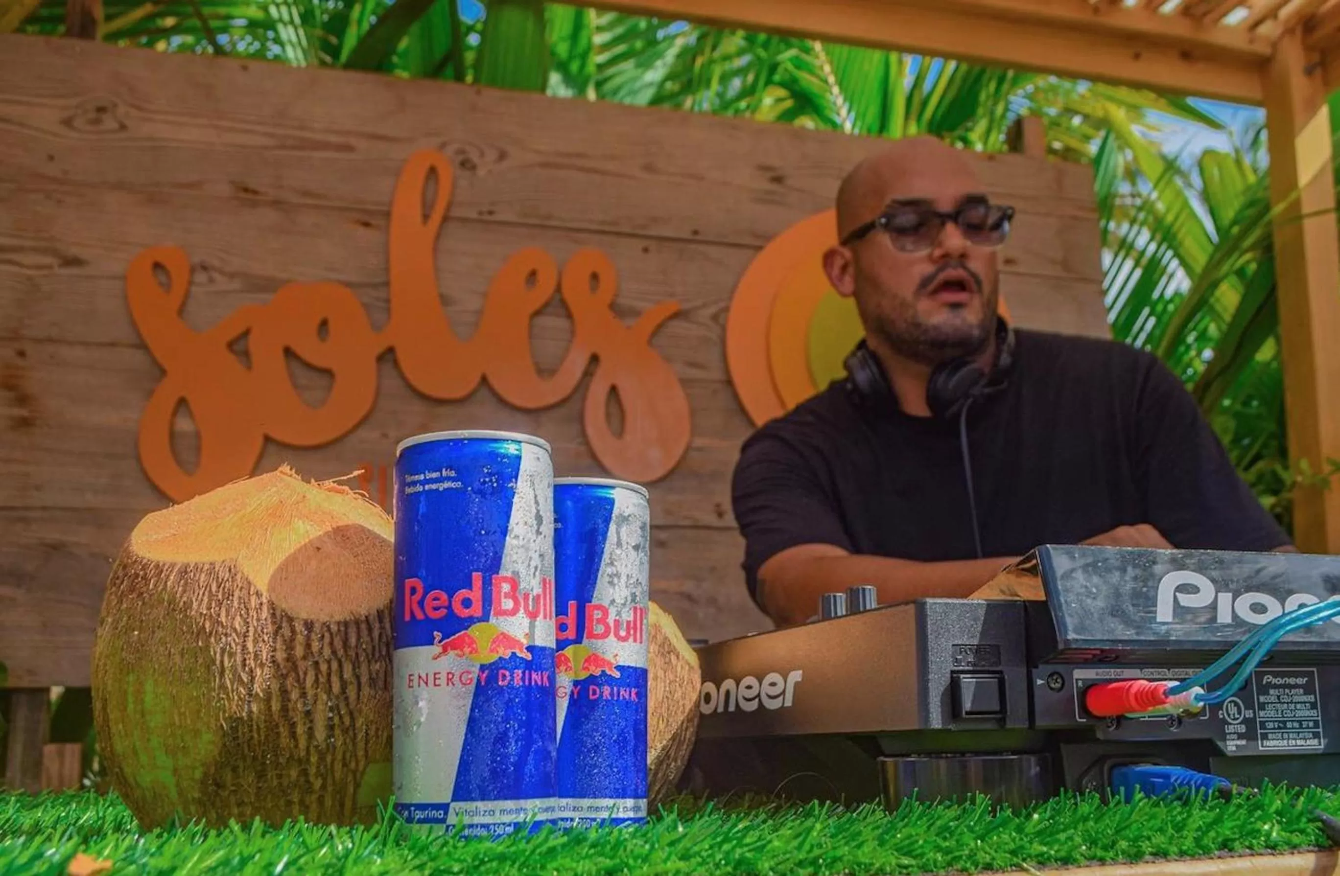 Nightclub / DJ in LOS CORALES VILLAS and SUITES - BEACH CLUB, SPA, RESTAURANTS