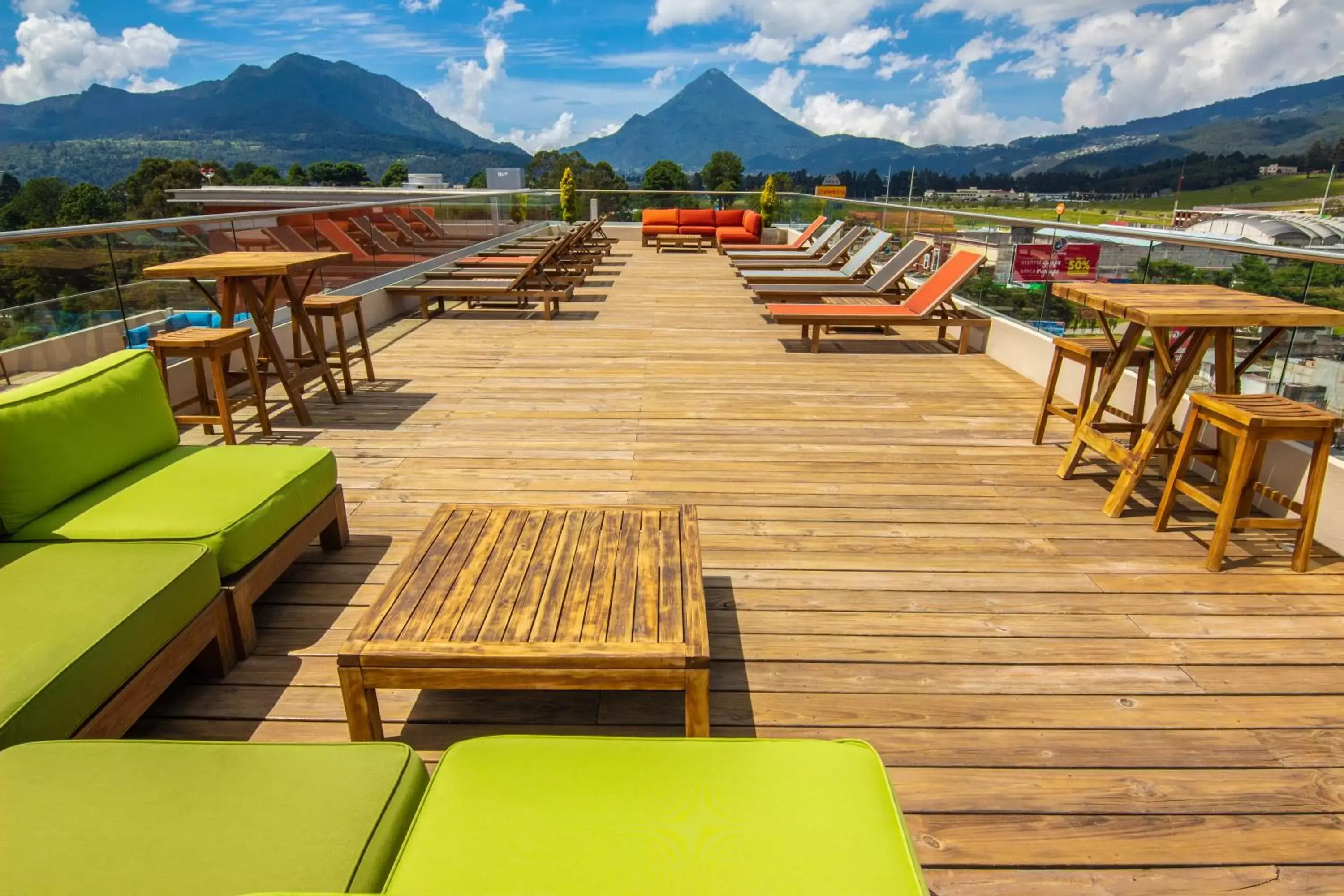 Balcony/Terrace, Restaurant/Places to Eat in LATAM HOTEL Plaza Pradera Quetzaltenango