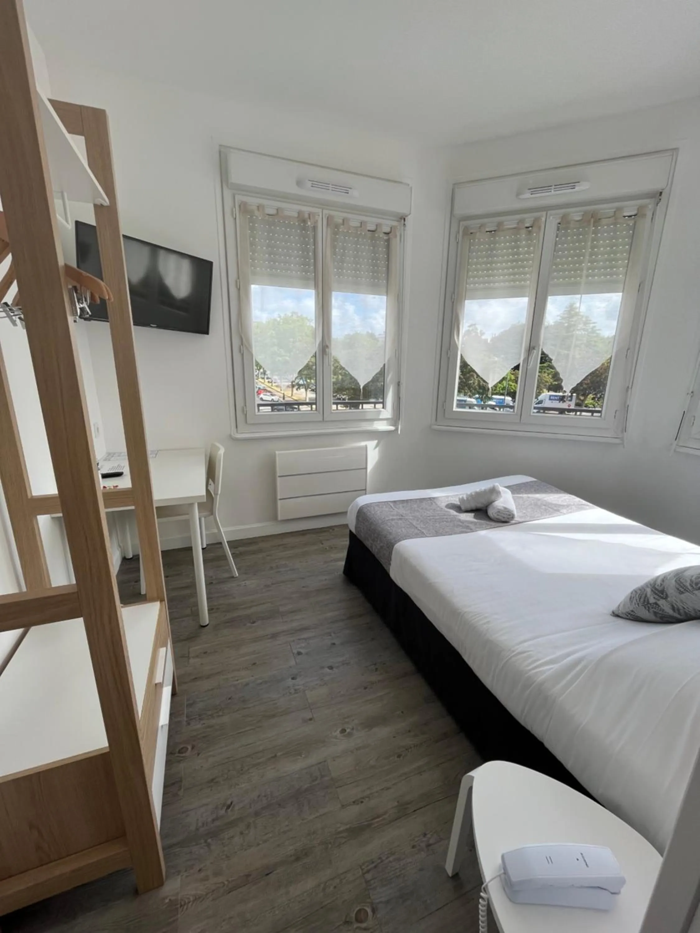 Bedroom, Bed in Hôtel Agena