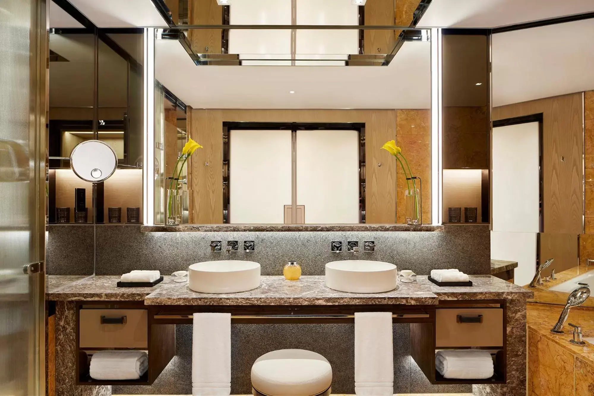 Bathroom in Four Seasons Hotel Hong Kong