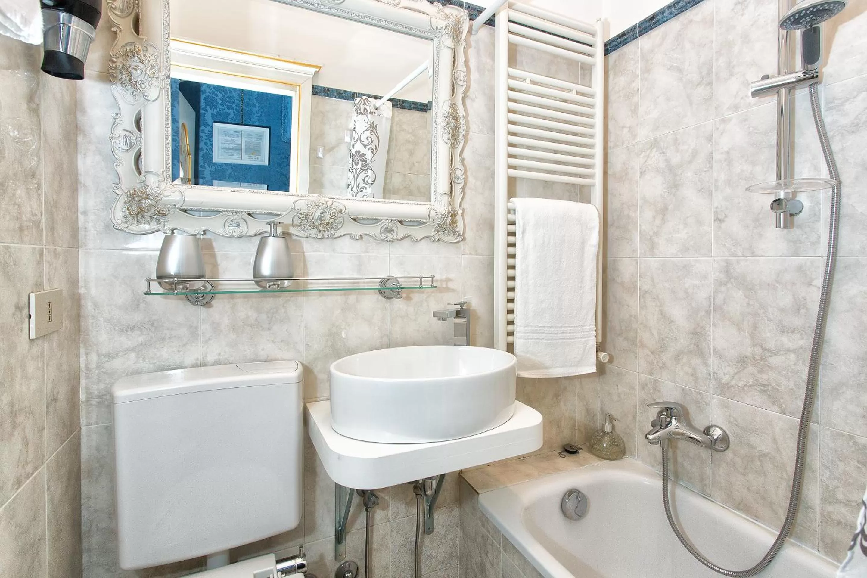 Bathroom in Scalon del Doge