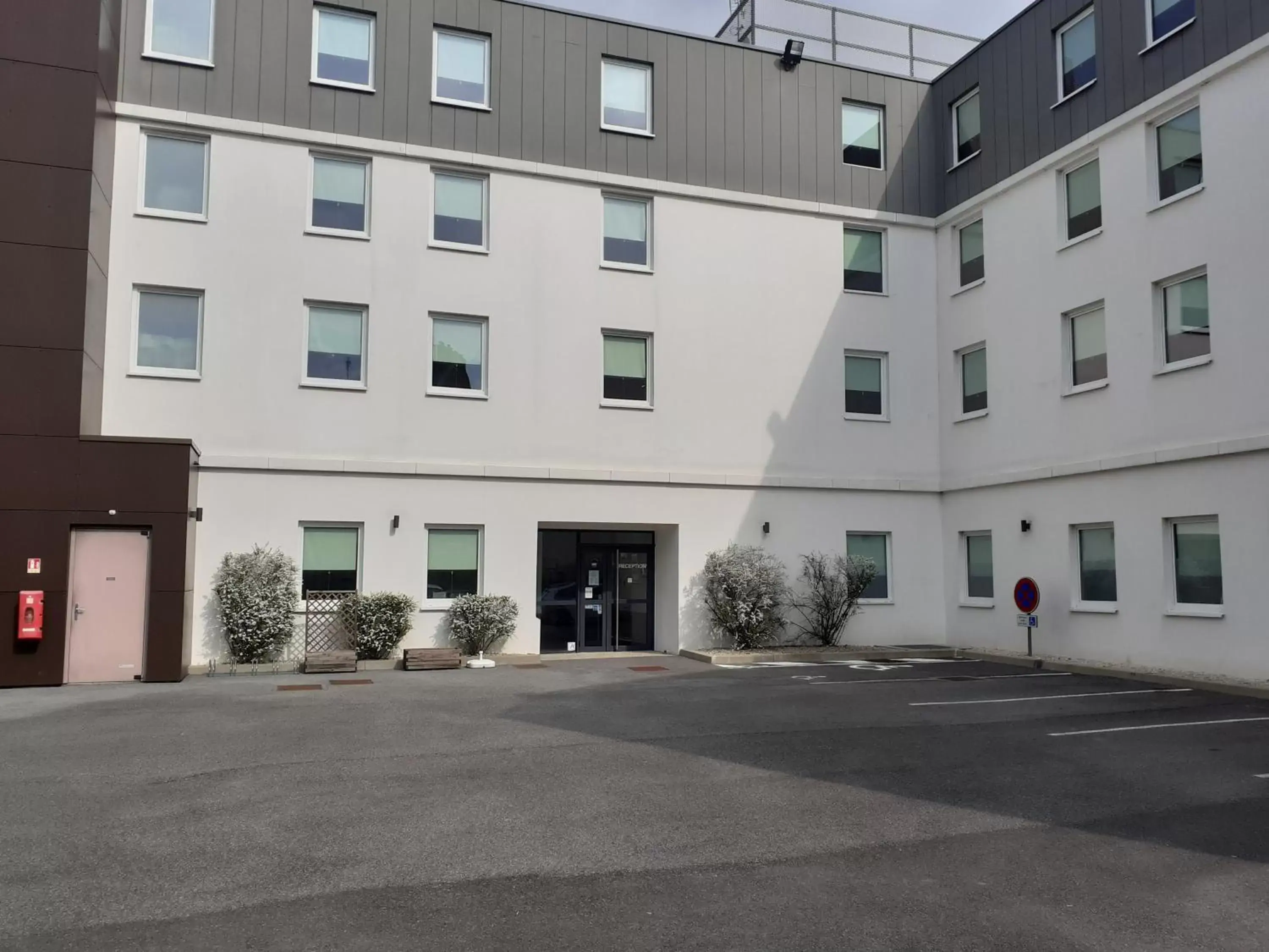 Spring, Property Building in ibis budget Saint-Quentin Centre Gare