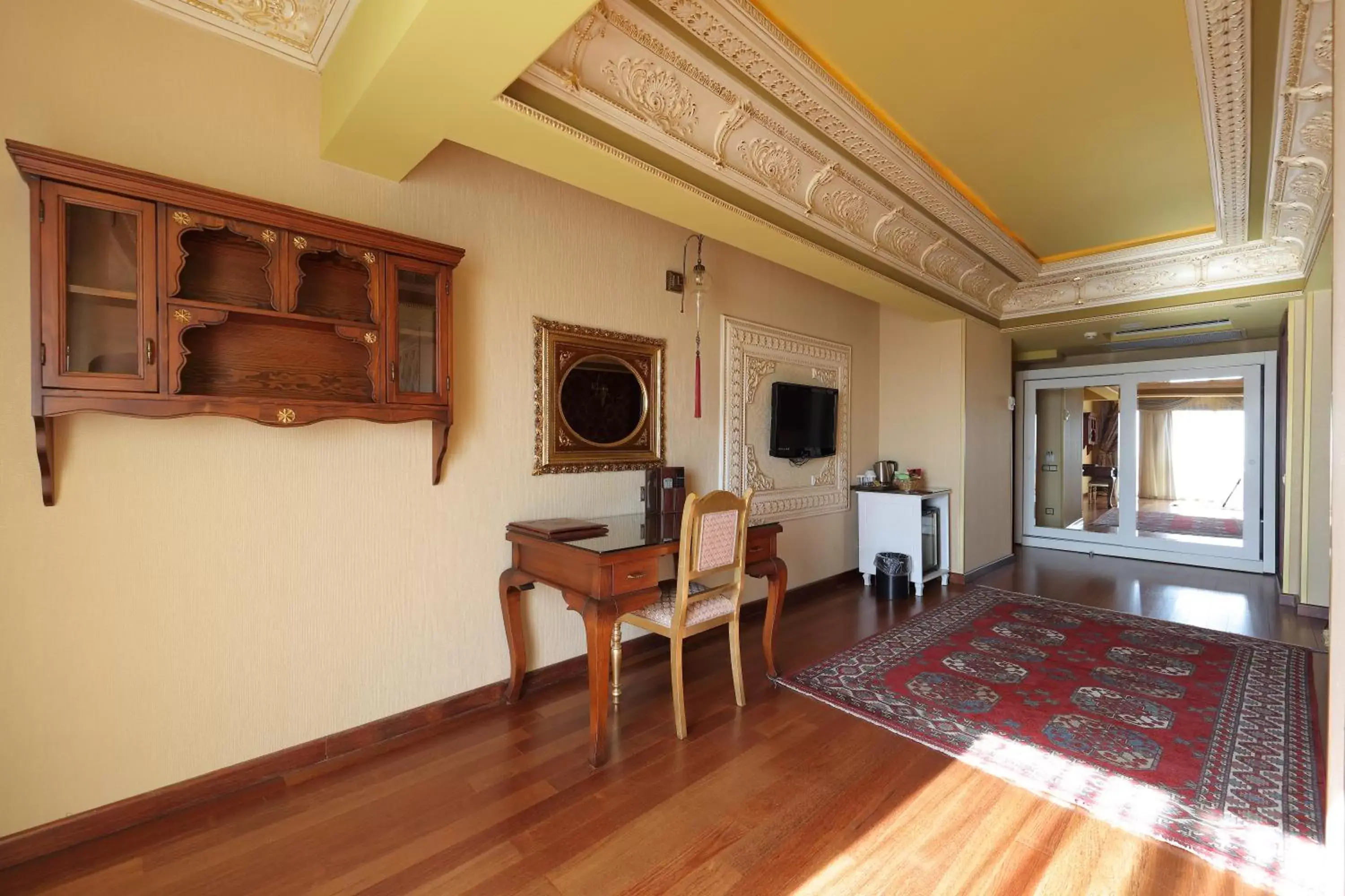 Living room, Dining Area in Deluxe Golden Horn Sultanahmet Hotel