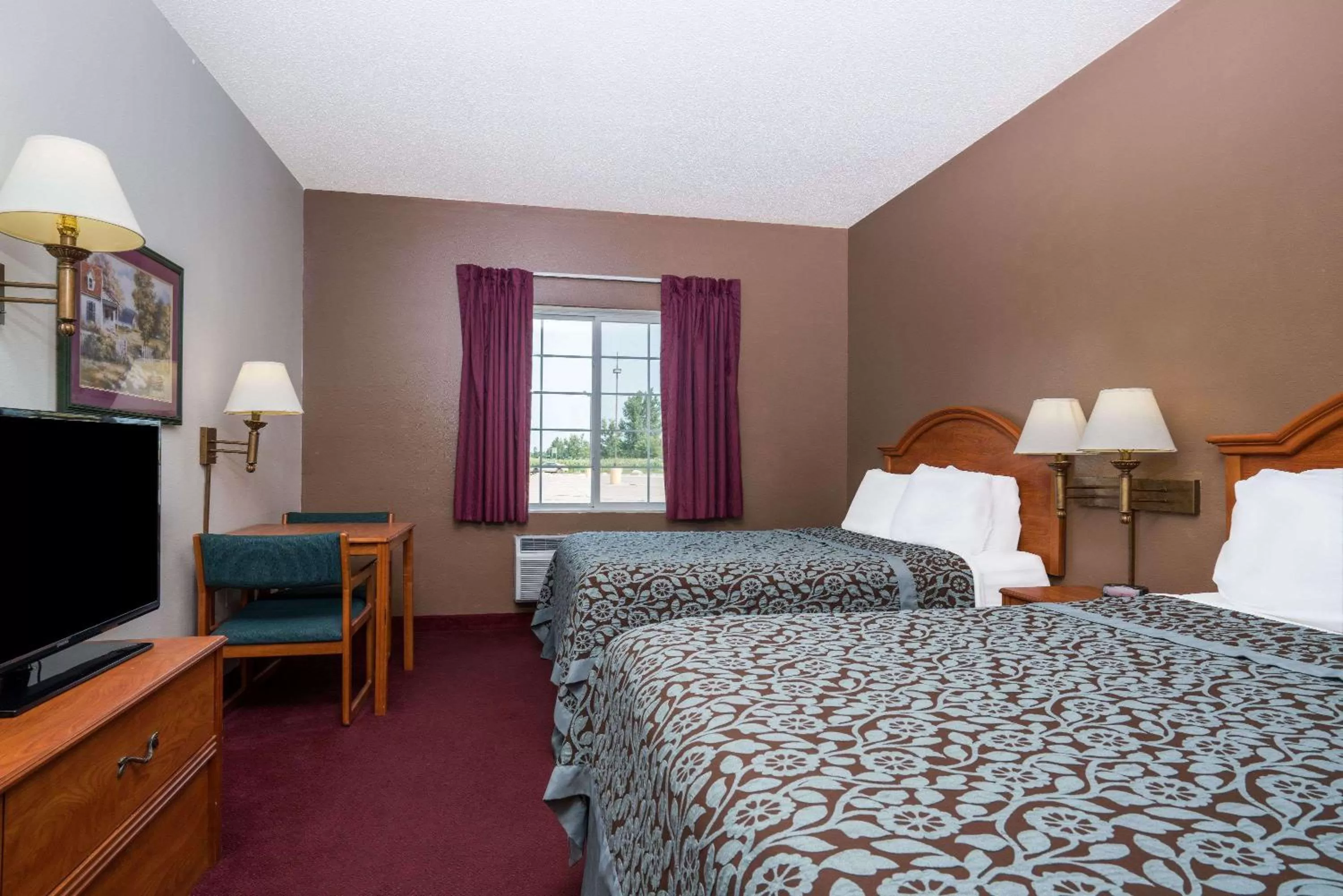 Photo of the whole room, Bed in Days Inn by Wyndham Fargo/Casselton
