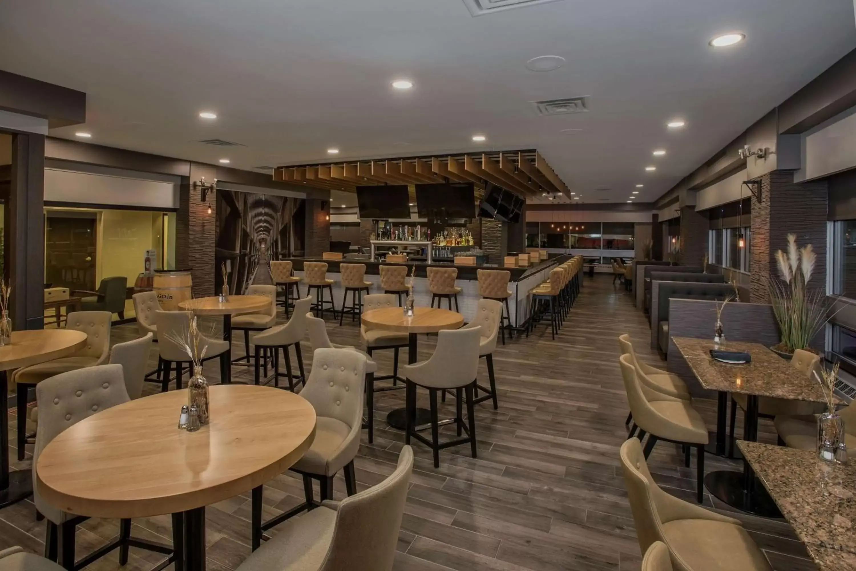 Restaurant/places to eat in Hilton Winnipeg Airport Suites Restaurant/places to eat in Hilton Winnipeg Airport Suites