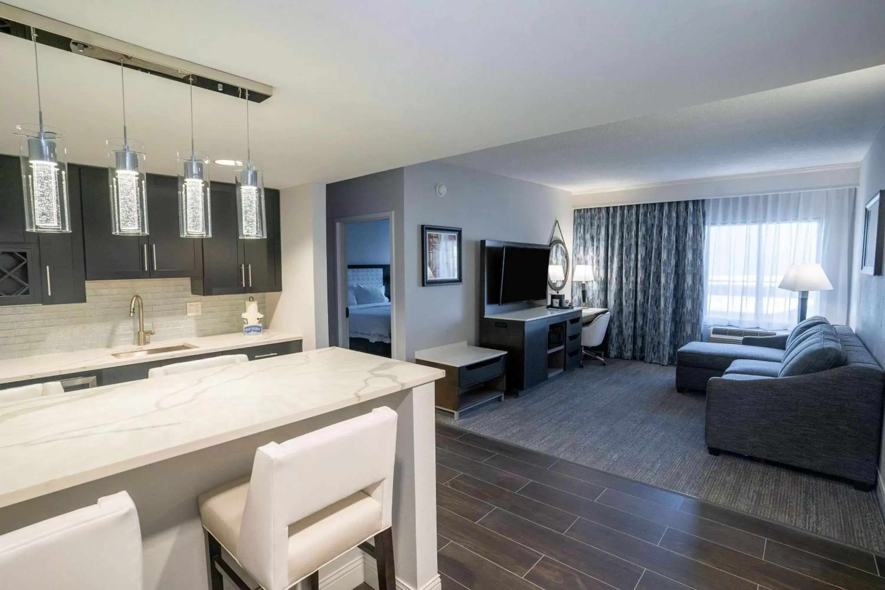 Bedroom, Seating Area in Hampton Inn & Suites Fairfield