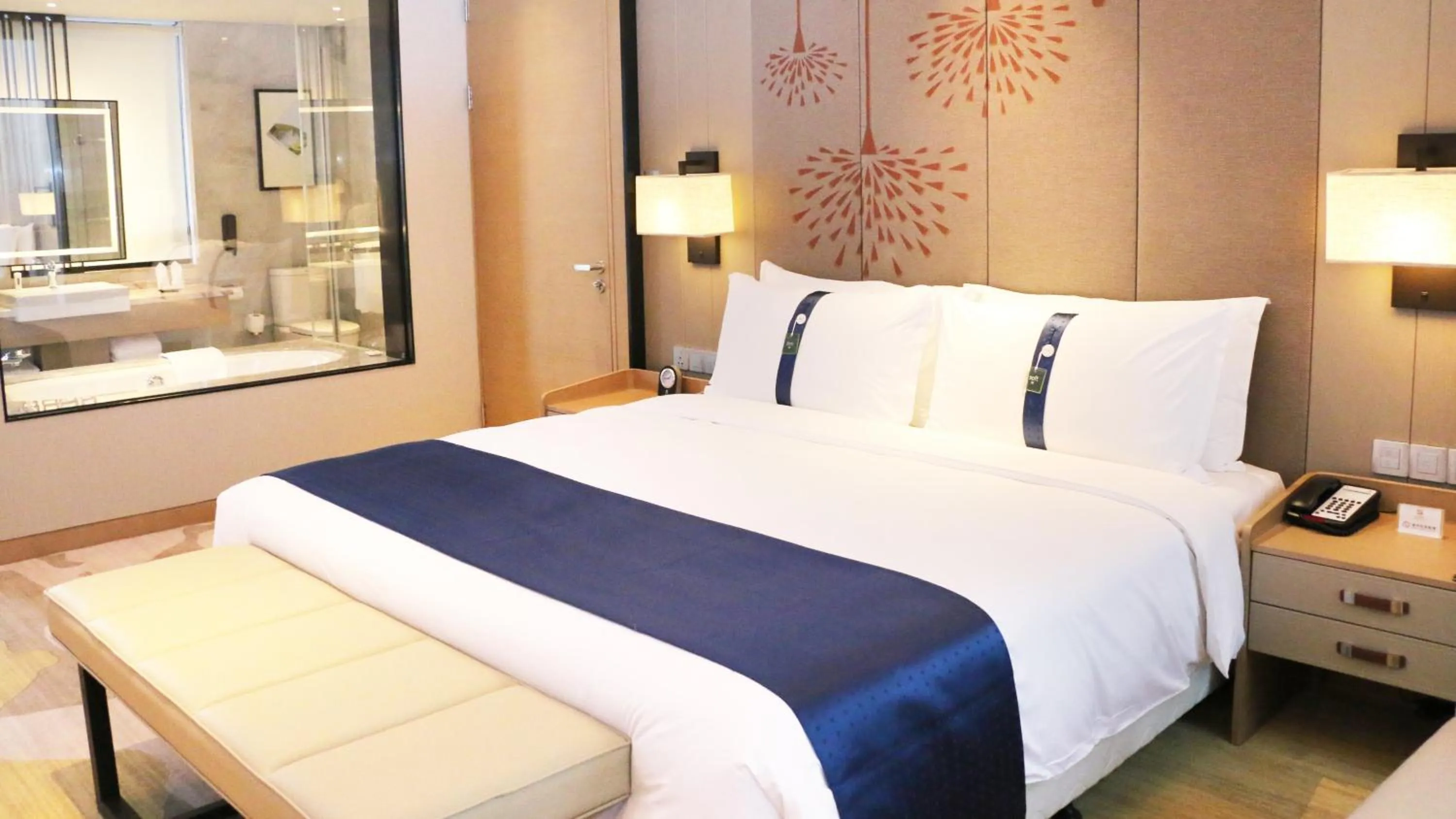 Bedroom in Holiday Inn Chengdu Qinhuang by IHG