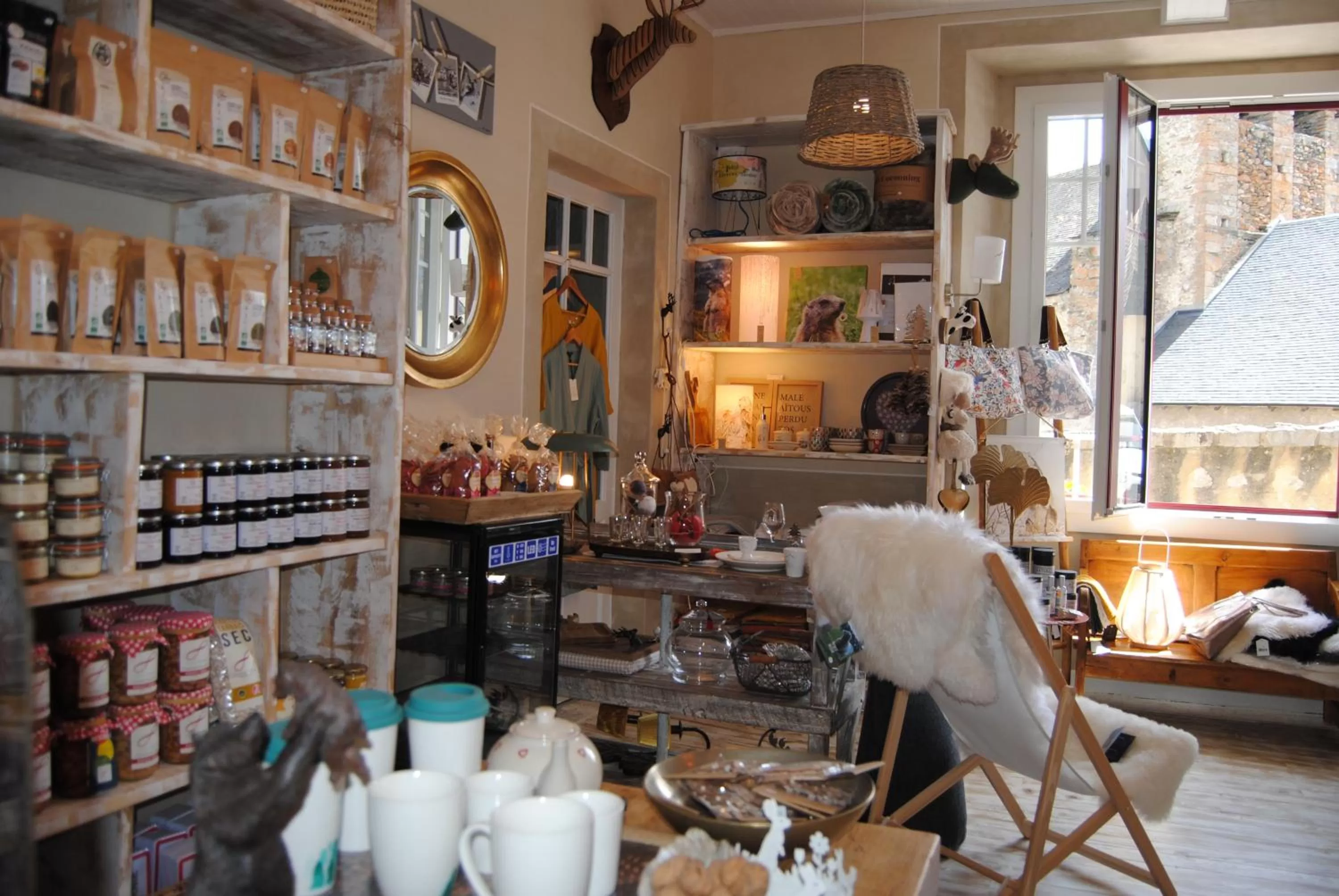 On-site shops in Chalet Mina