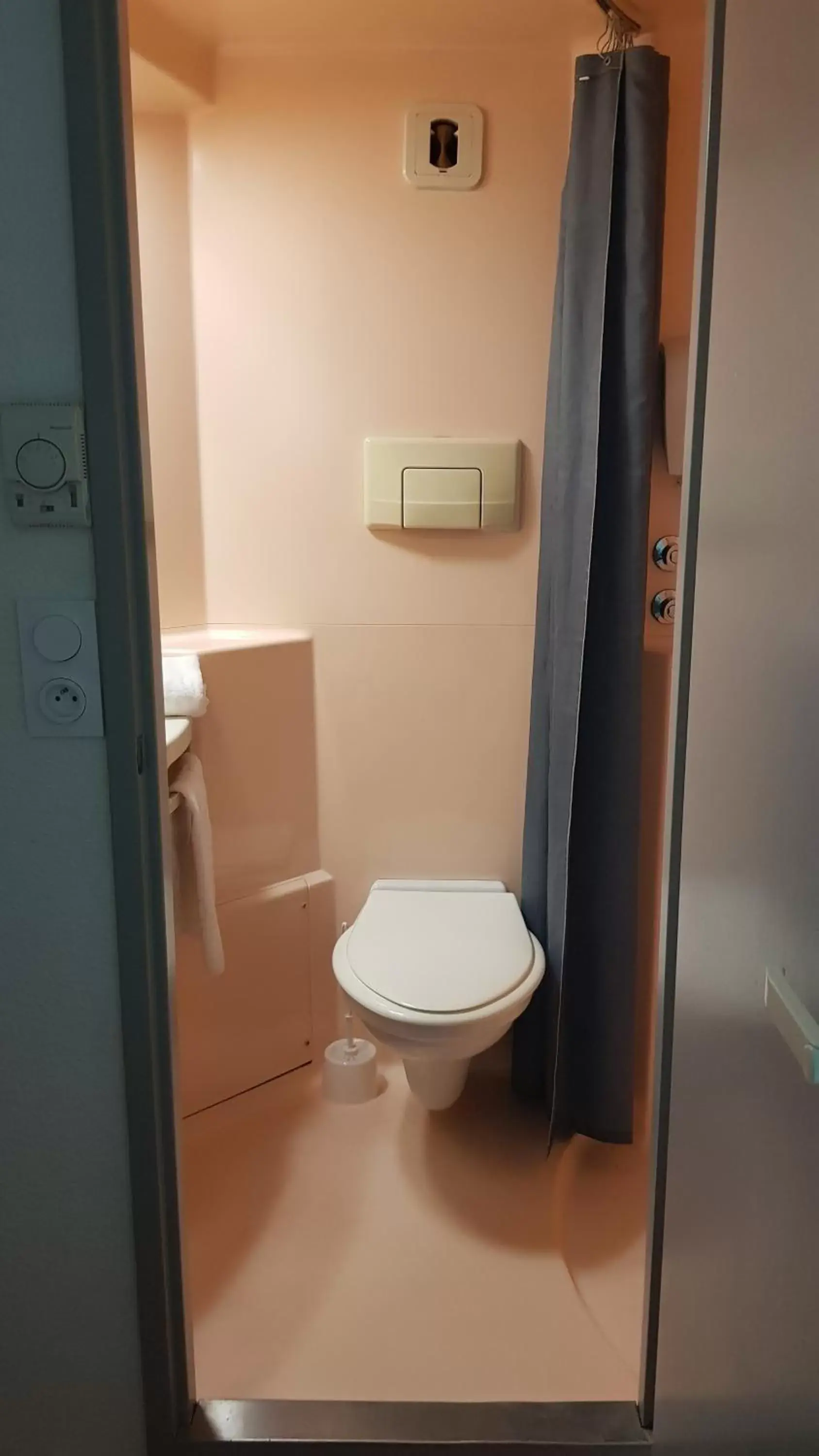 Toilet, Bathroom in Premiere Classe Périgueux - Boulazac