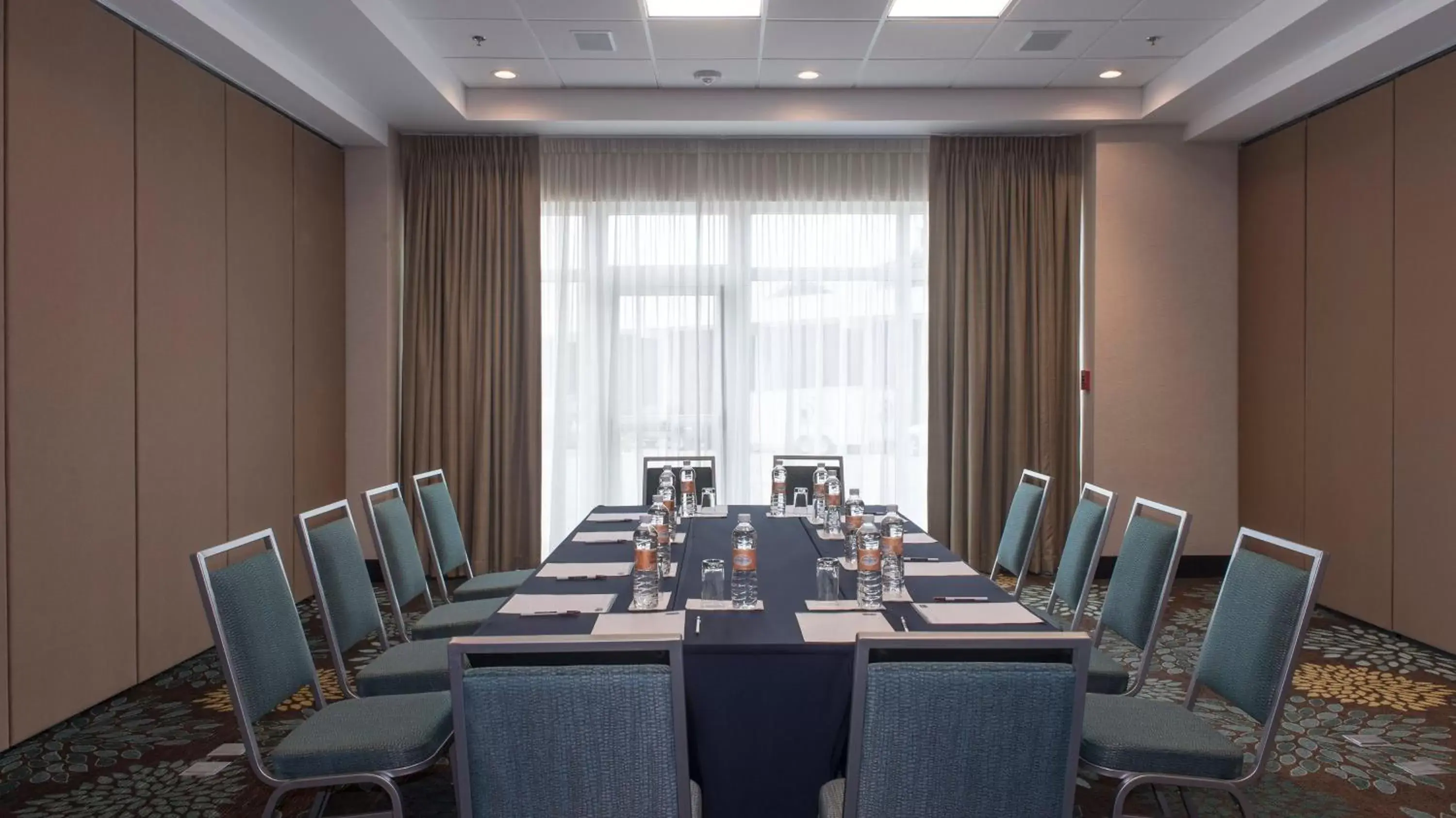 Meeting/conference room in Staybridge Suites Puebla, an IHG Hotel