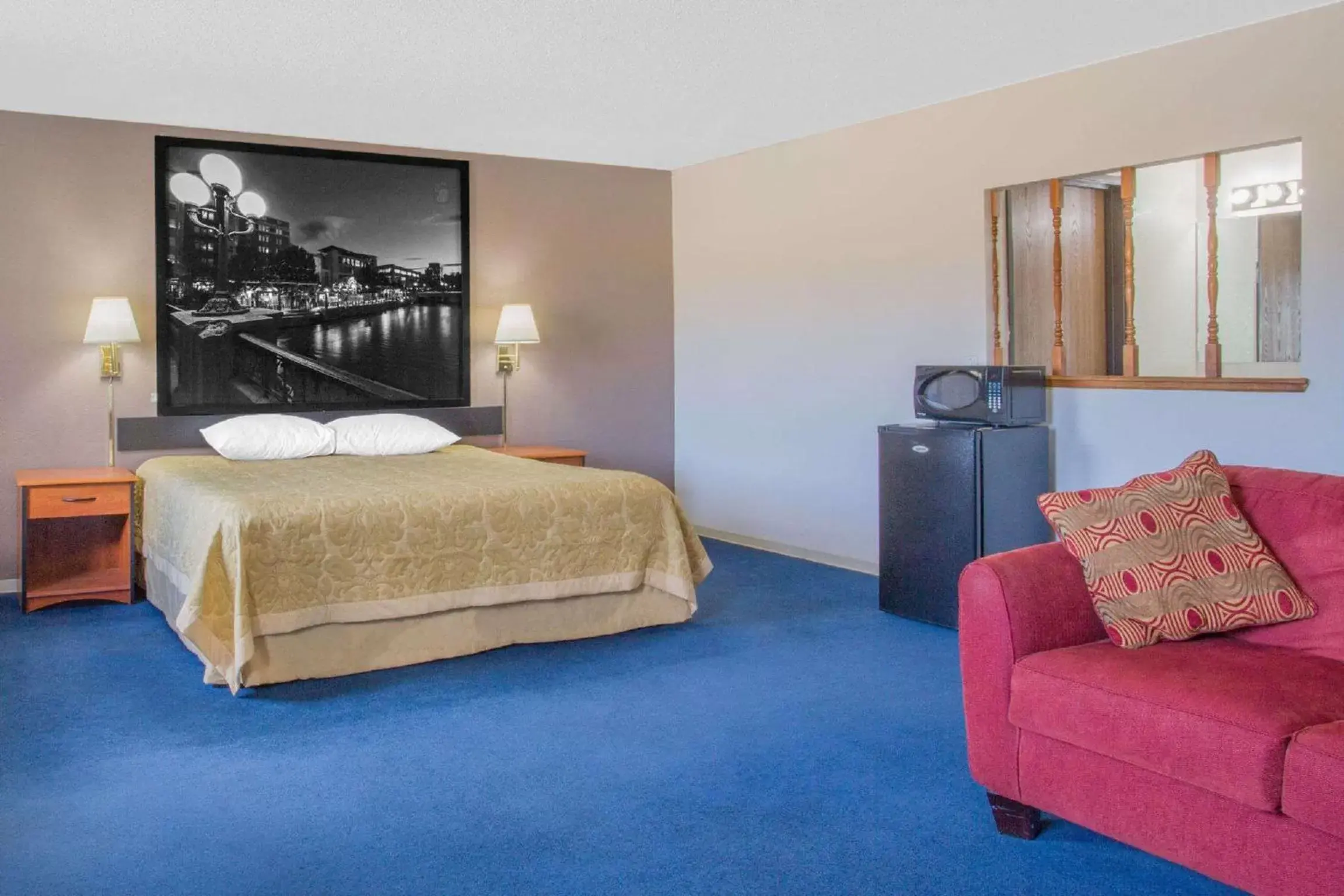 Photo of the whole room, Bed in Super 8 by Wyndham Winnemucca NV