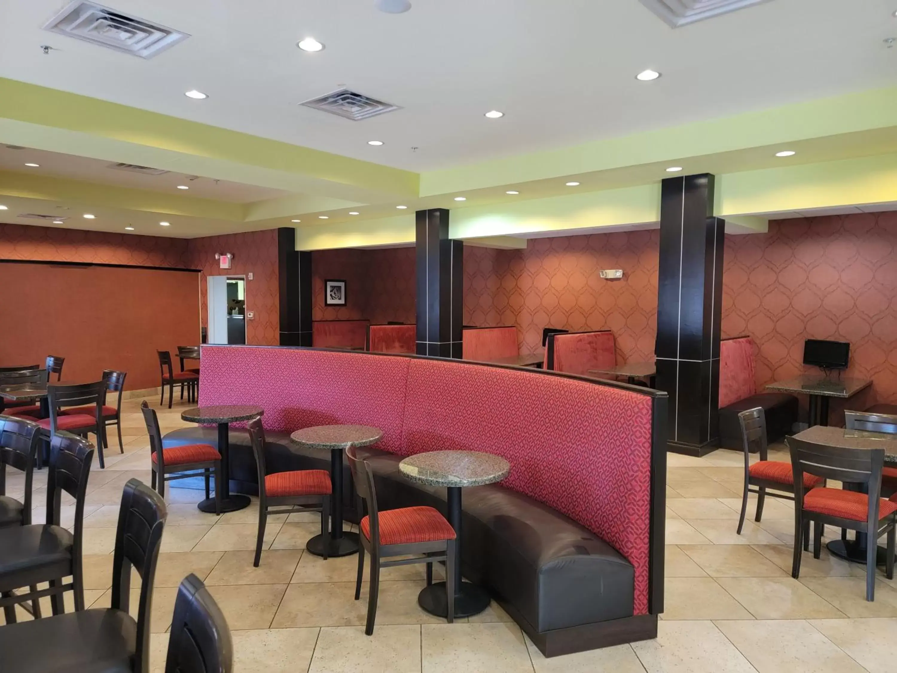 Restaurant/Places to Eat in Holiday Inn Garland, an IHG Hotel