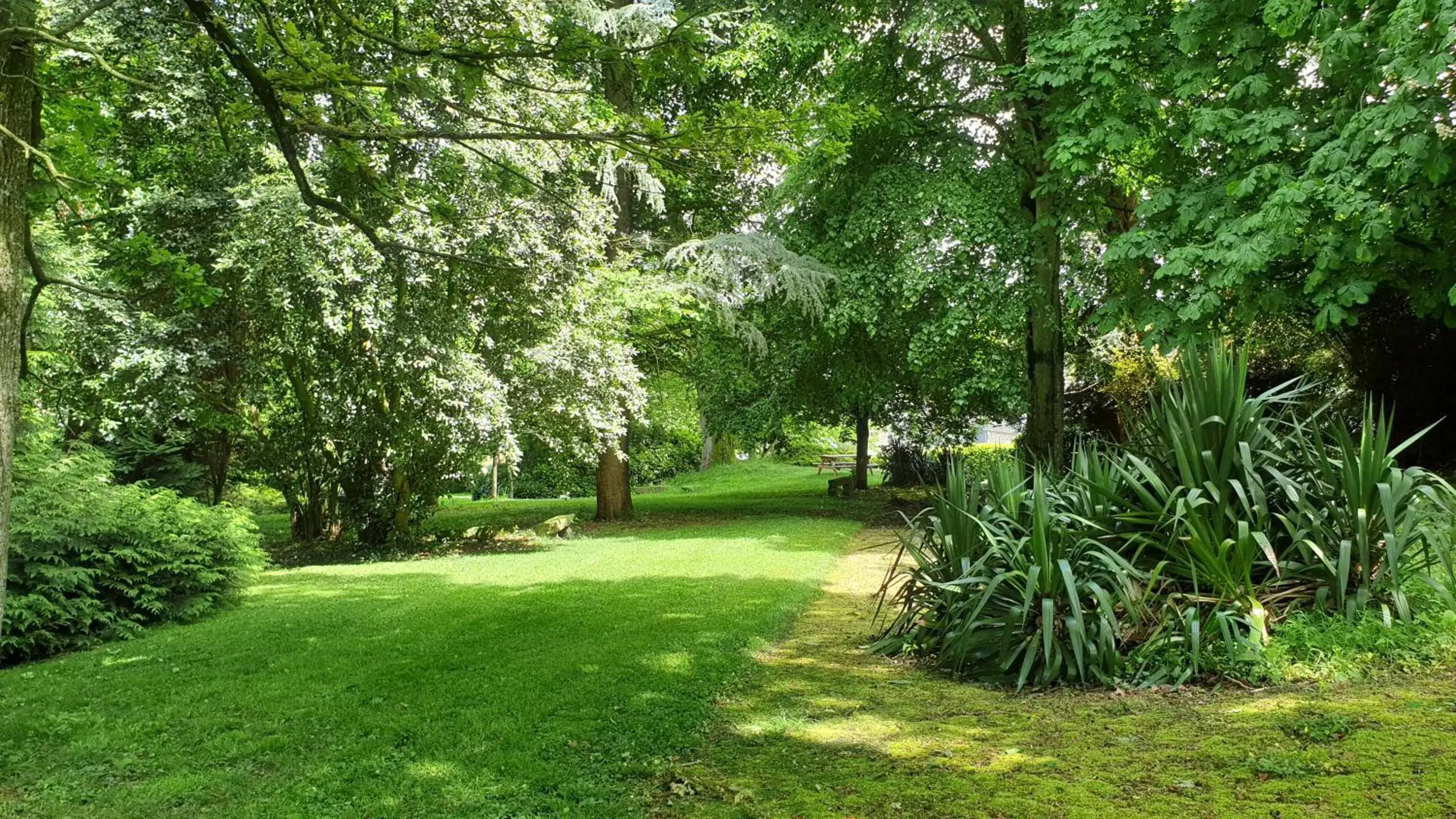 Garden in Cosy Er Lann Chambres d'Hôtes