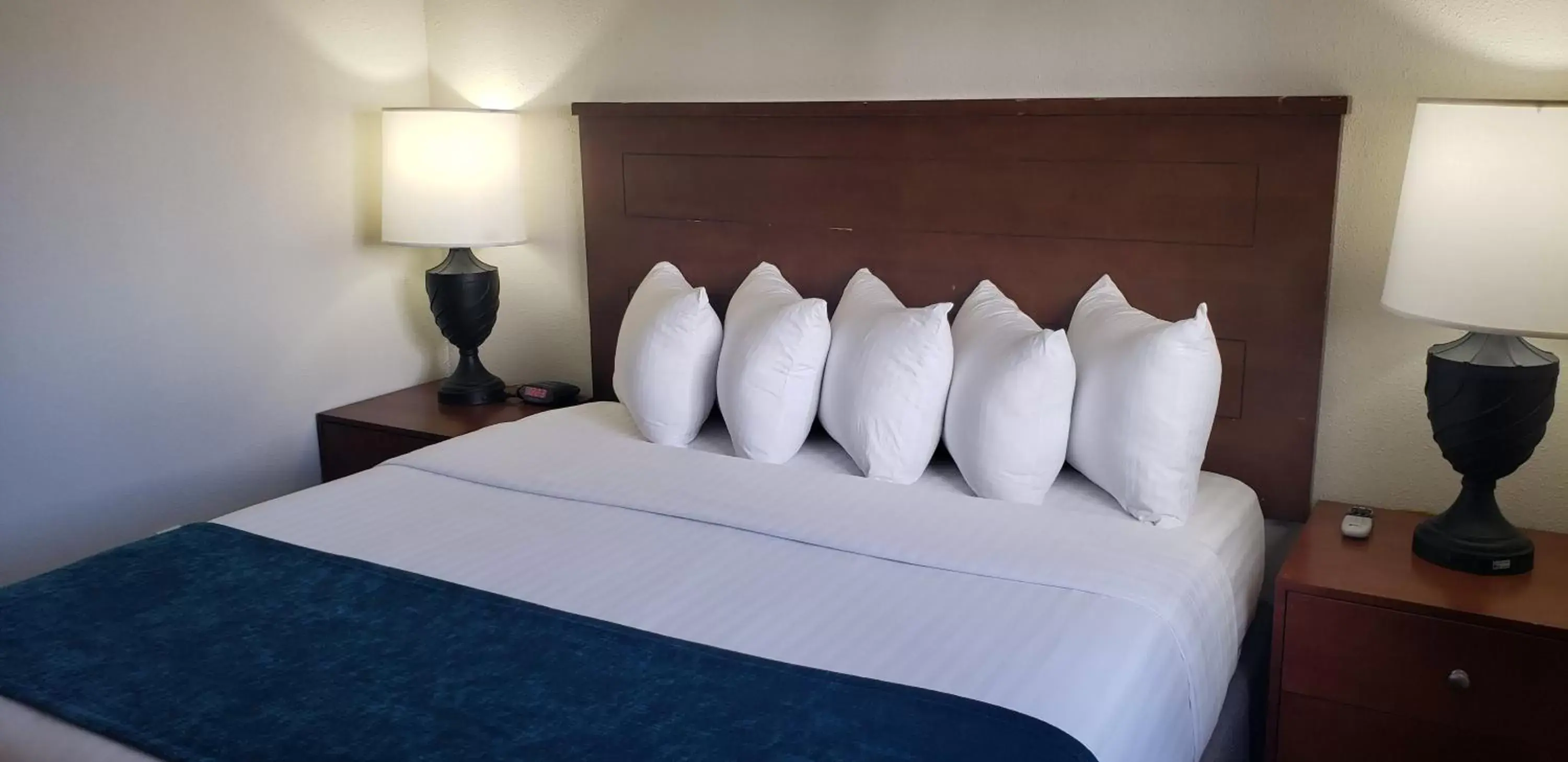 Bed in Los Viajeros Inn Bed in Los Viajeros Inn