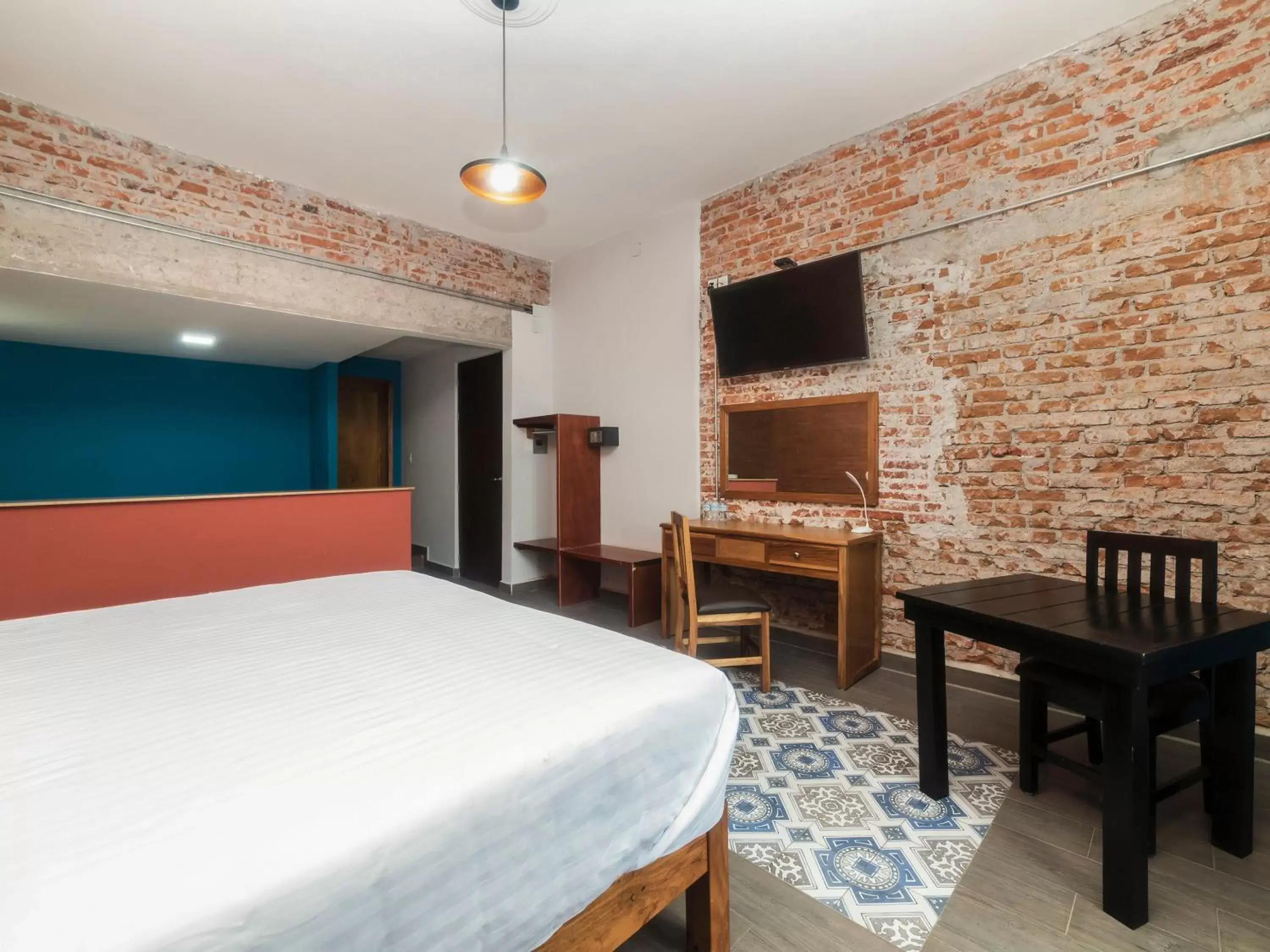 TV and multimedia, Bed in Hotel Meson del Barrio