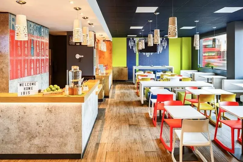 Coffee/tea facilities, Restaurant/Places to Eat in ibis budget Leeds Centre Crown Point Road