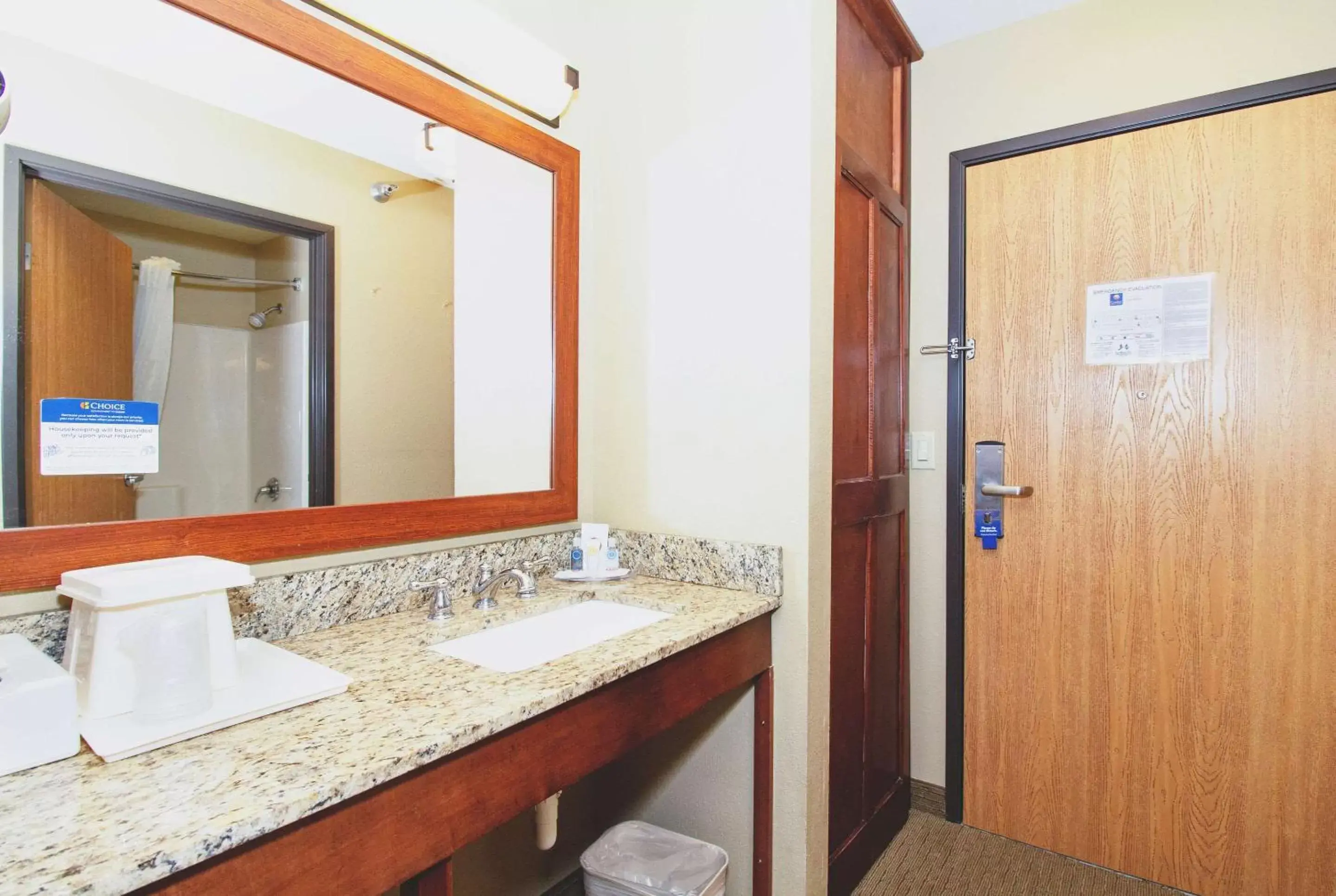Bathroom in Comfort Inn & Suites East Moline near I-80