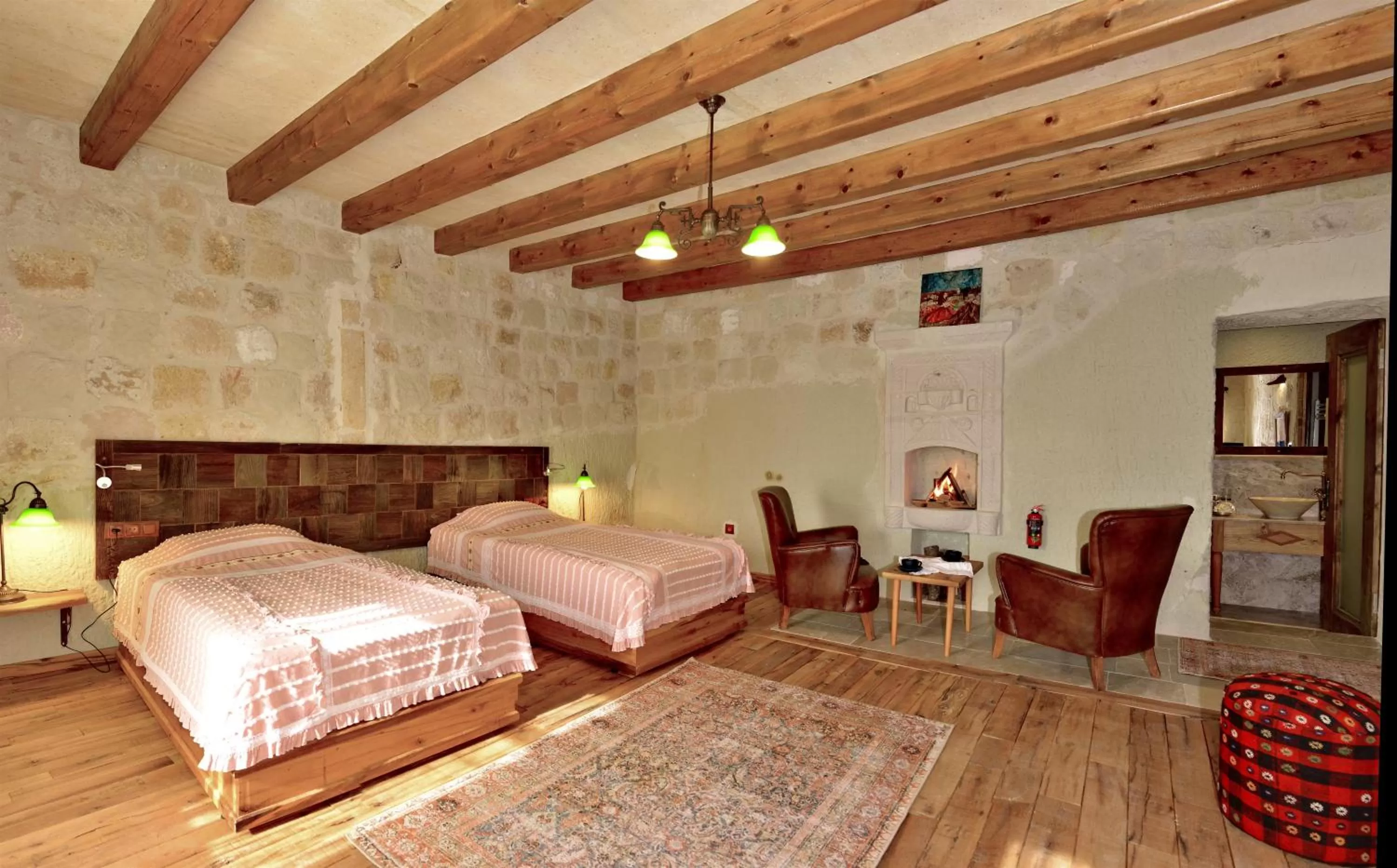 Superior Double or Twin Room with Mountain View in Seki Cave Suites