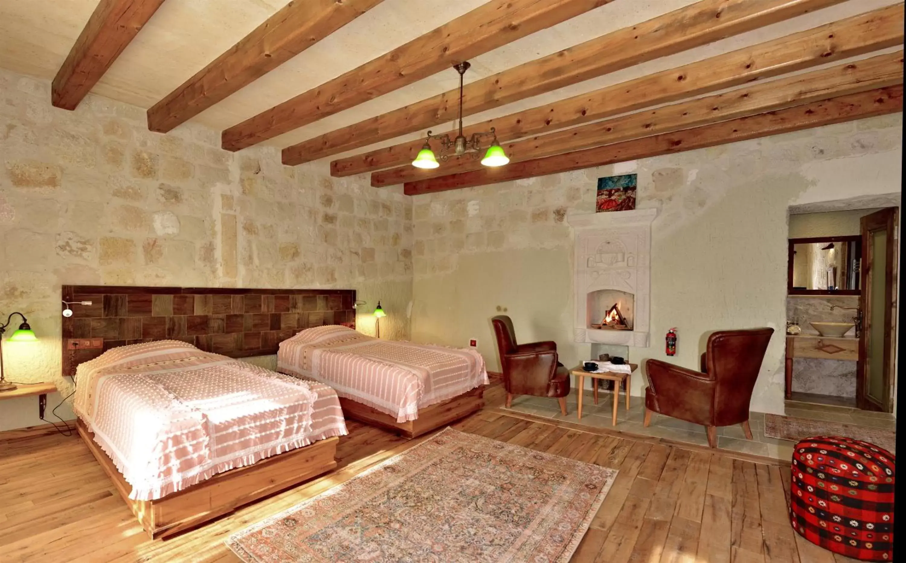 Superior Double or Twin Room with Mountain View in Seki Cave Suites Superior Double or Twin Room with Mountain View in Seki Cave Suites