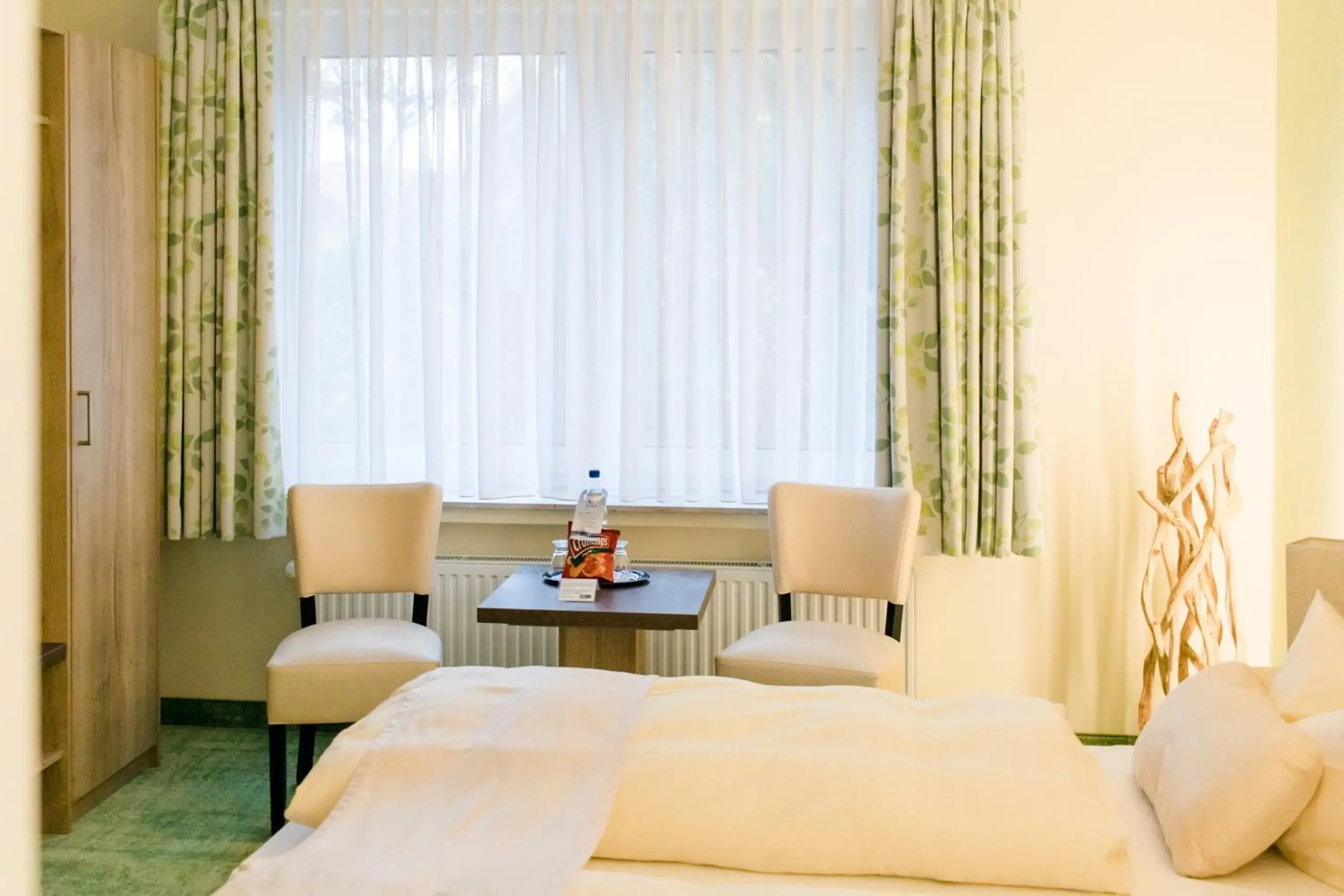 Photo of the whole room, Bed in Akzent Hotel Zur Grünen Eiche
