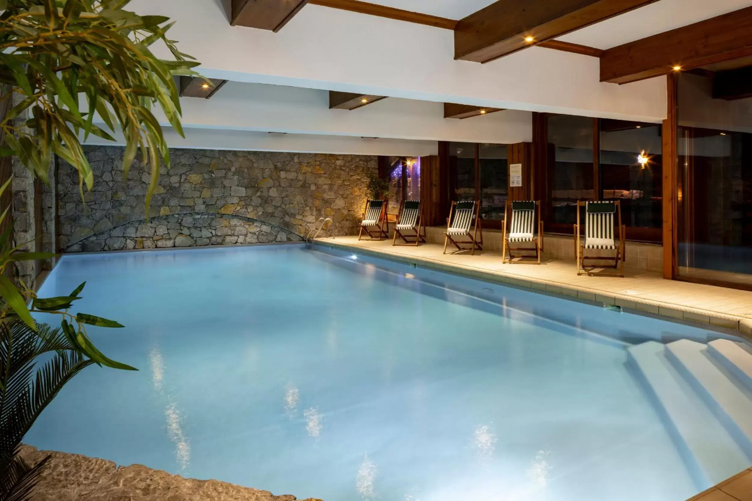 Swimming Pool in Hotel Mont Vallon