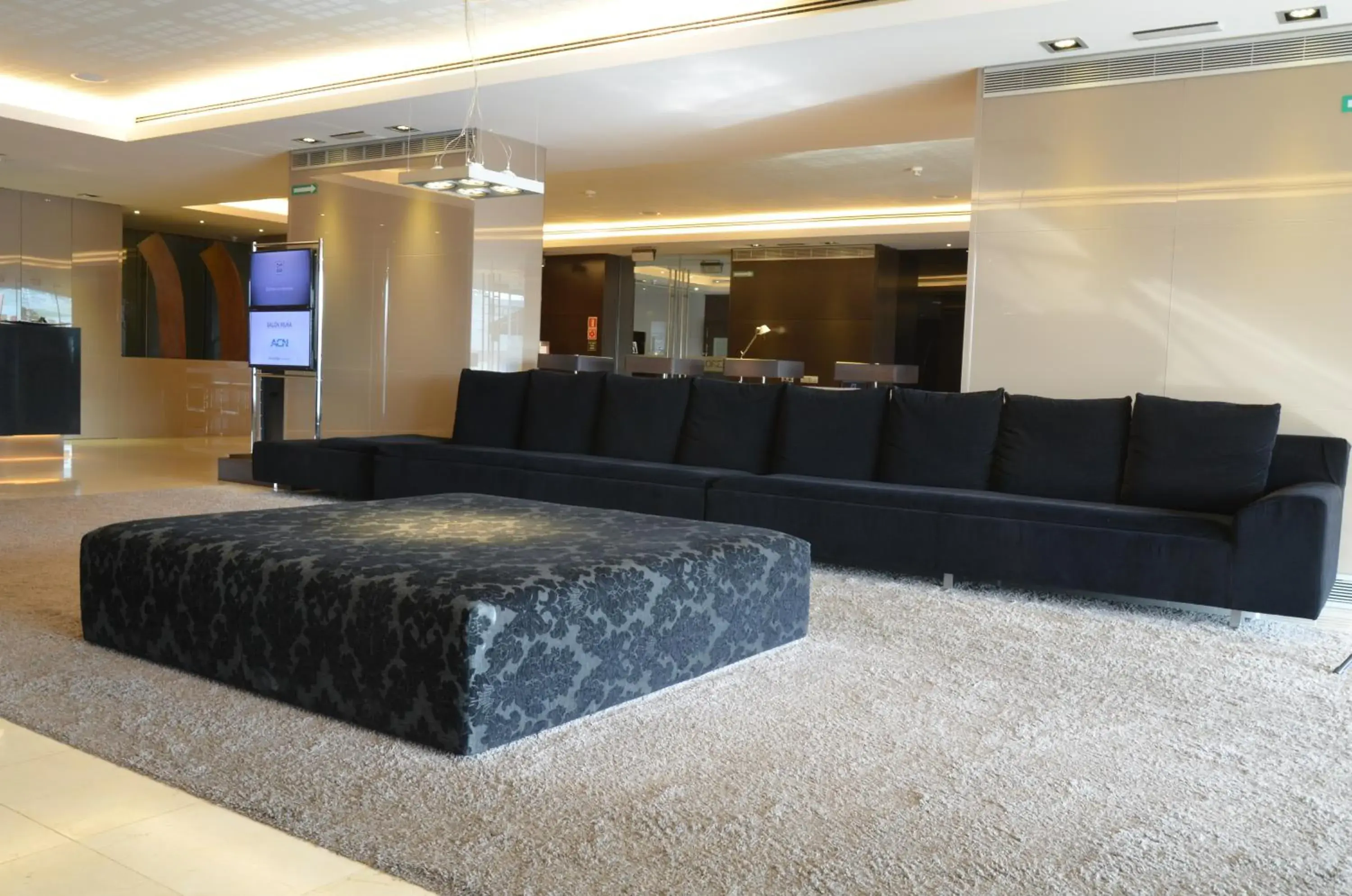 Lobby or reception in Hotel Zenit Pamplona