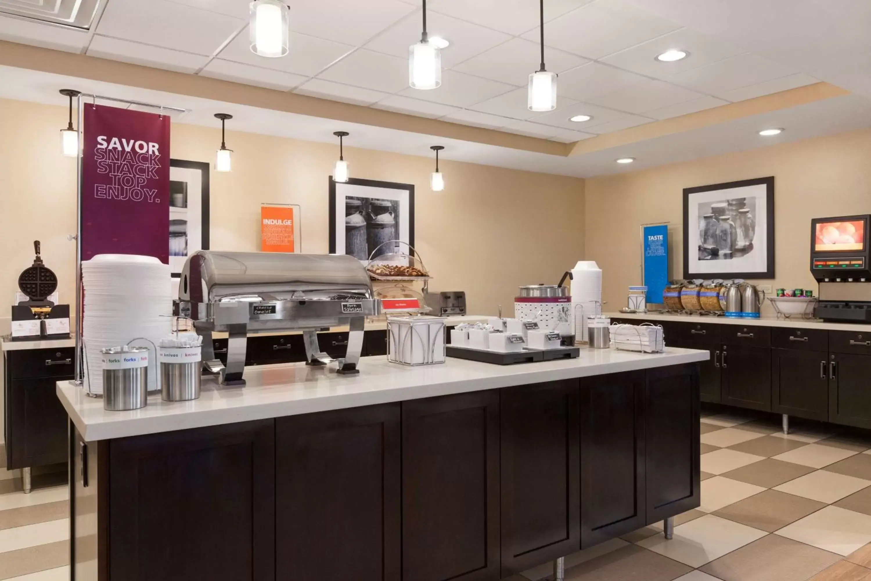 Breakfast, Restaurant/Places to Eat in Hampton Inn & Suites San Bernardino