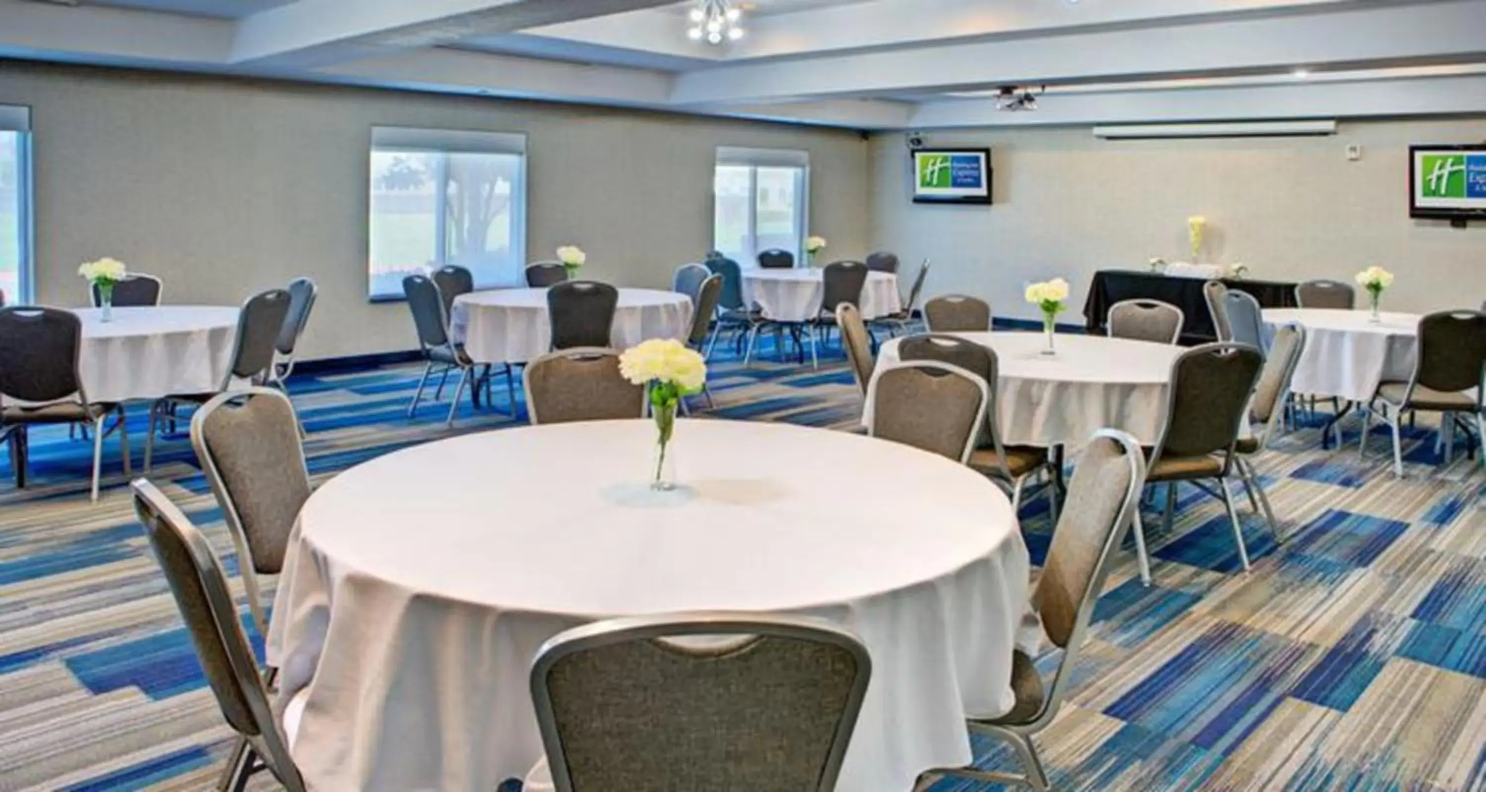 Meeting/conference room, Restaurant/Places to Eat in Holiday Inn Express Hotel & Suites Austin NE-Hutto, an IHG Hotel