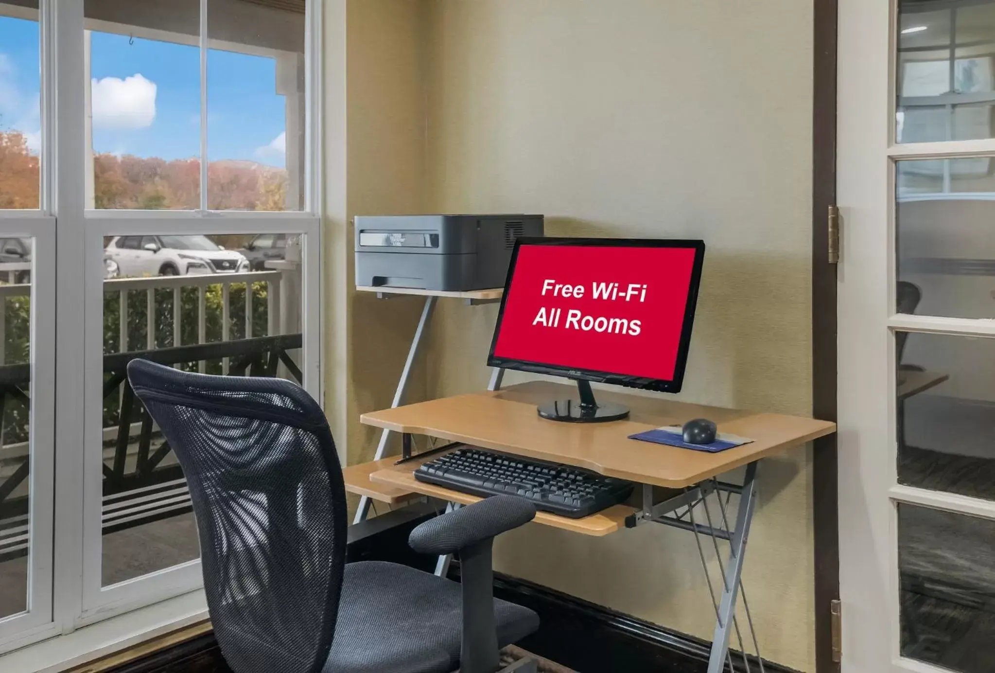 Business facilities in Red Roof Inn & Suites Knoxville East
