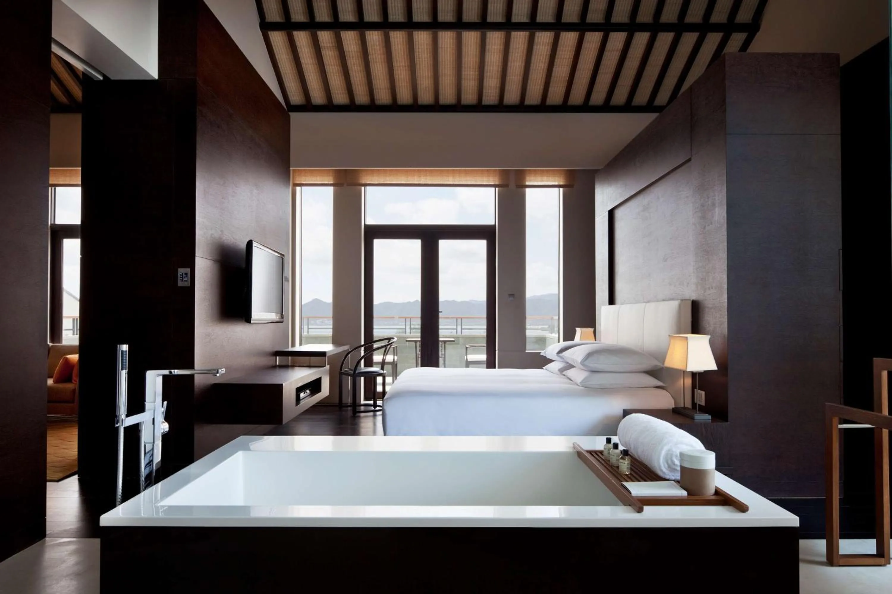 Photo of the whole room, Bed in Park Hyatt Ningbo Resort & Spa
