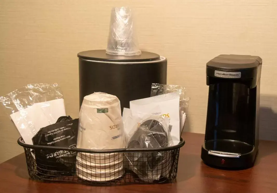 Coffee/tea facilities in Best Western PLUS Lockport