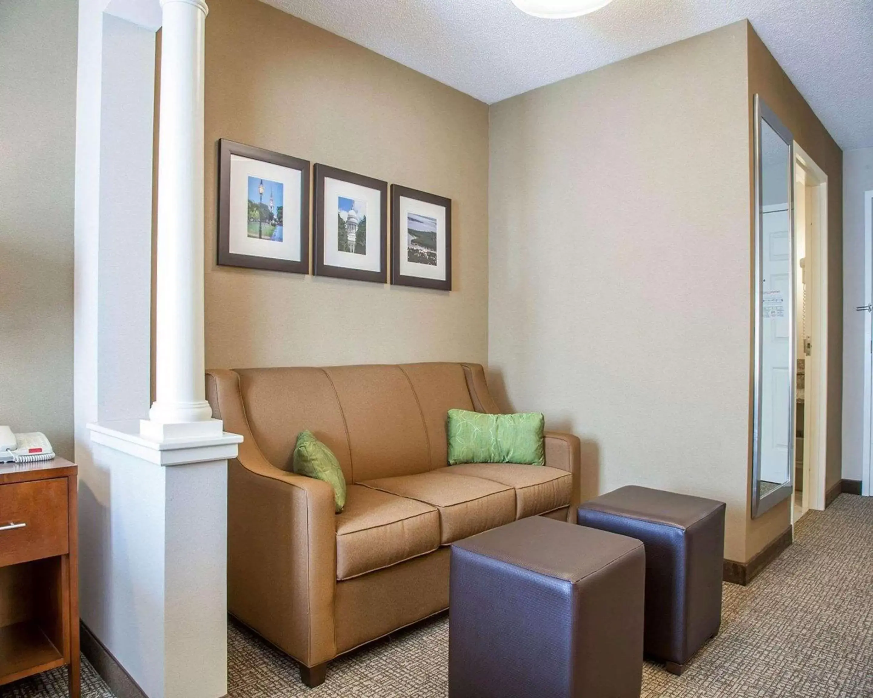 Bedroom, Seating Area in Comfort Suites West Warwick - Providence