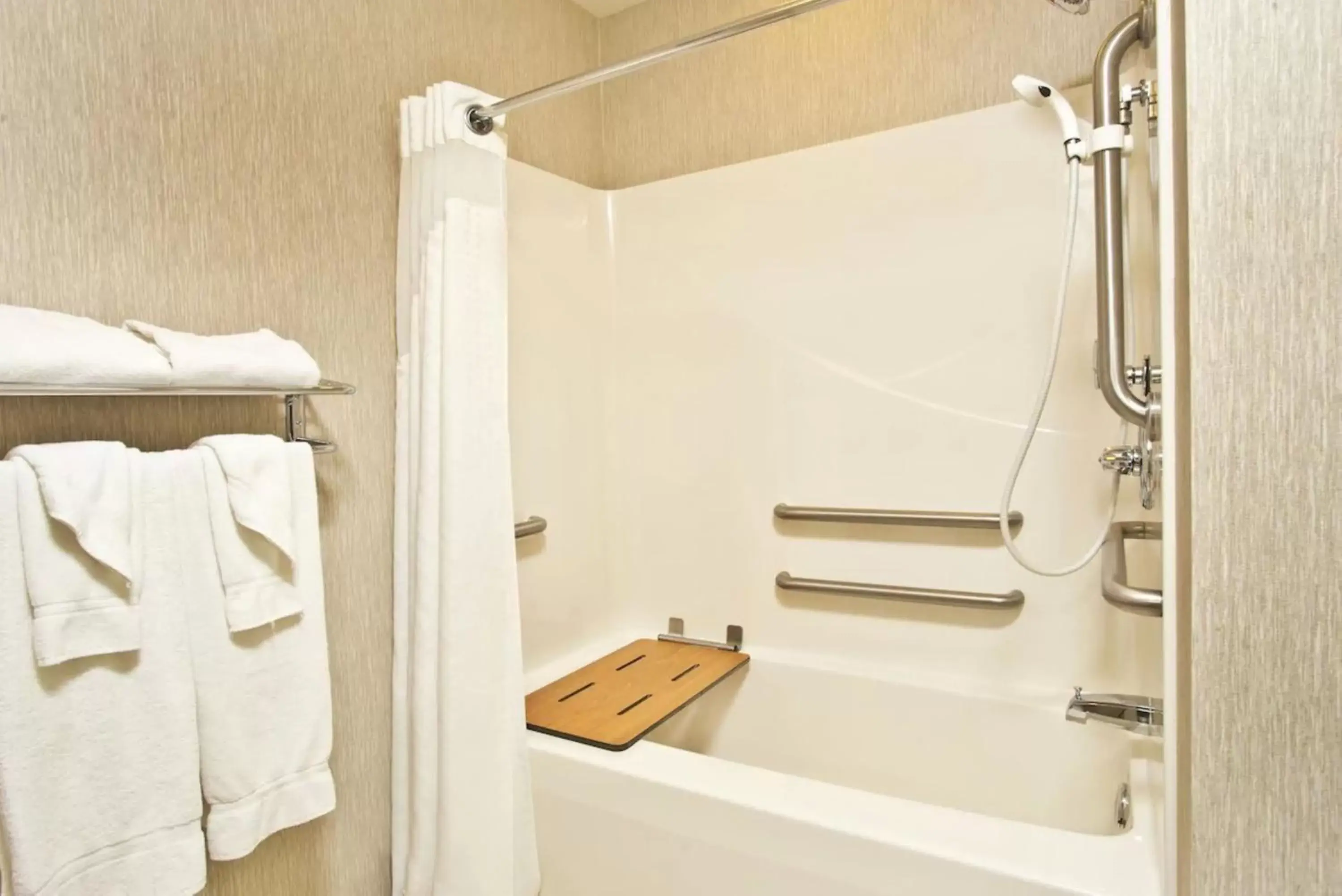 Bath, Bathroom in Holiday Inn & Suites Green Bay Stadium, an IHG Hotel