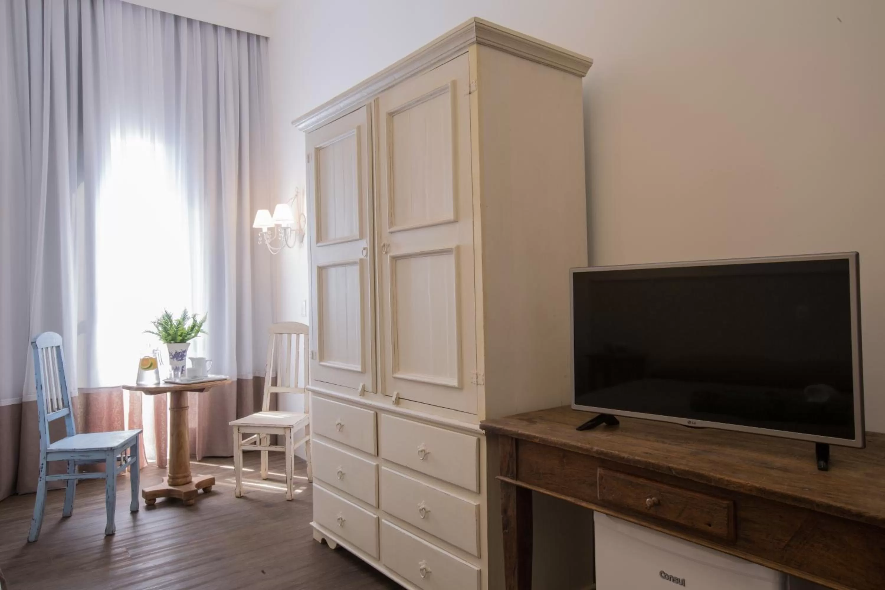 Photo of the whole room in Pousada Armazém 26