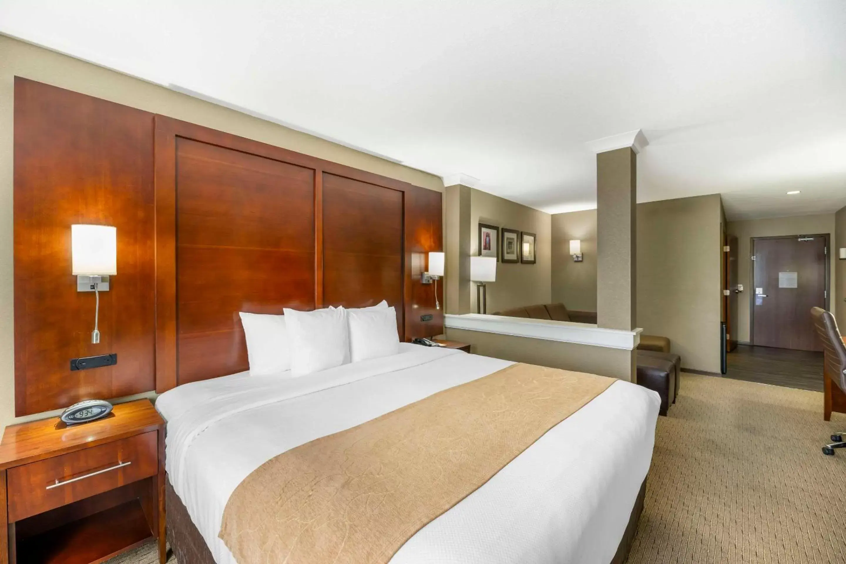Bedroom, Bed in Comfort Suites Carlsbad