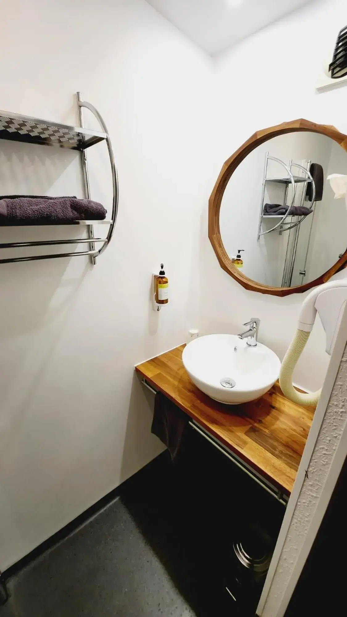 Bathroom in Cit'Hotel Le Cheval Blanc