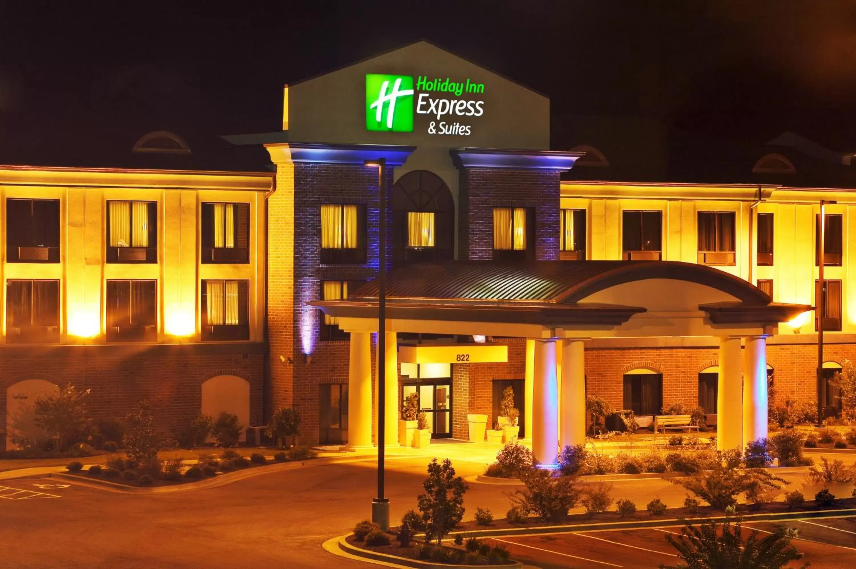 Property Building in Holiday Inn Express & Suites Dyersburg, an IHG Hotel