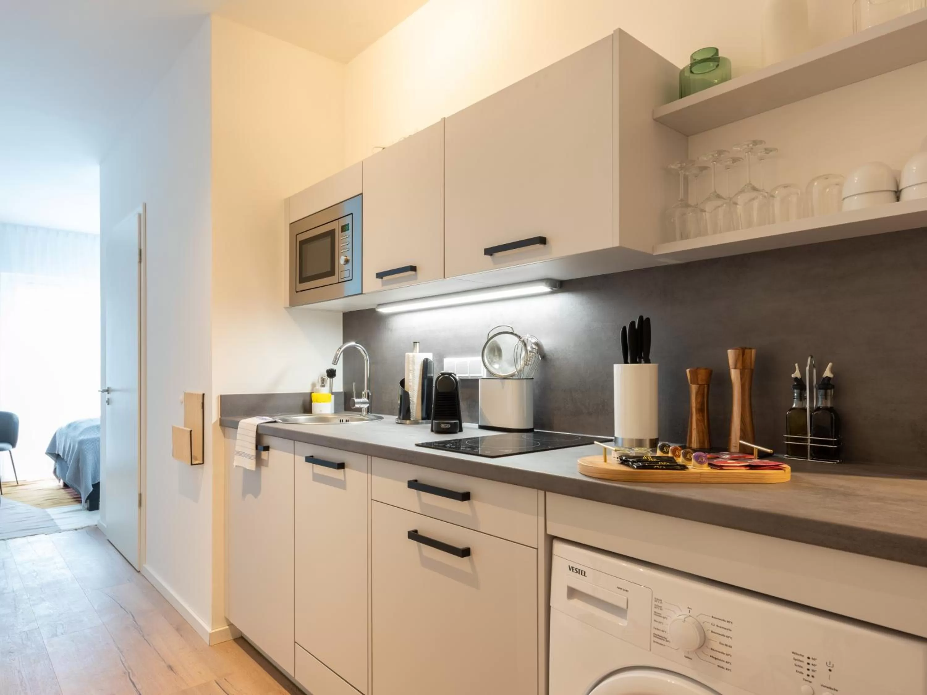 Kitchen or kitchenette in Limehome Frankfurt Gutleutstraße - Digital Access