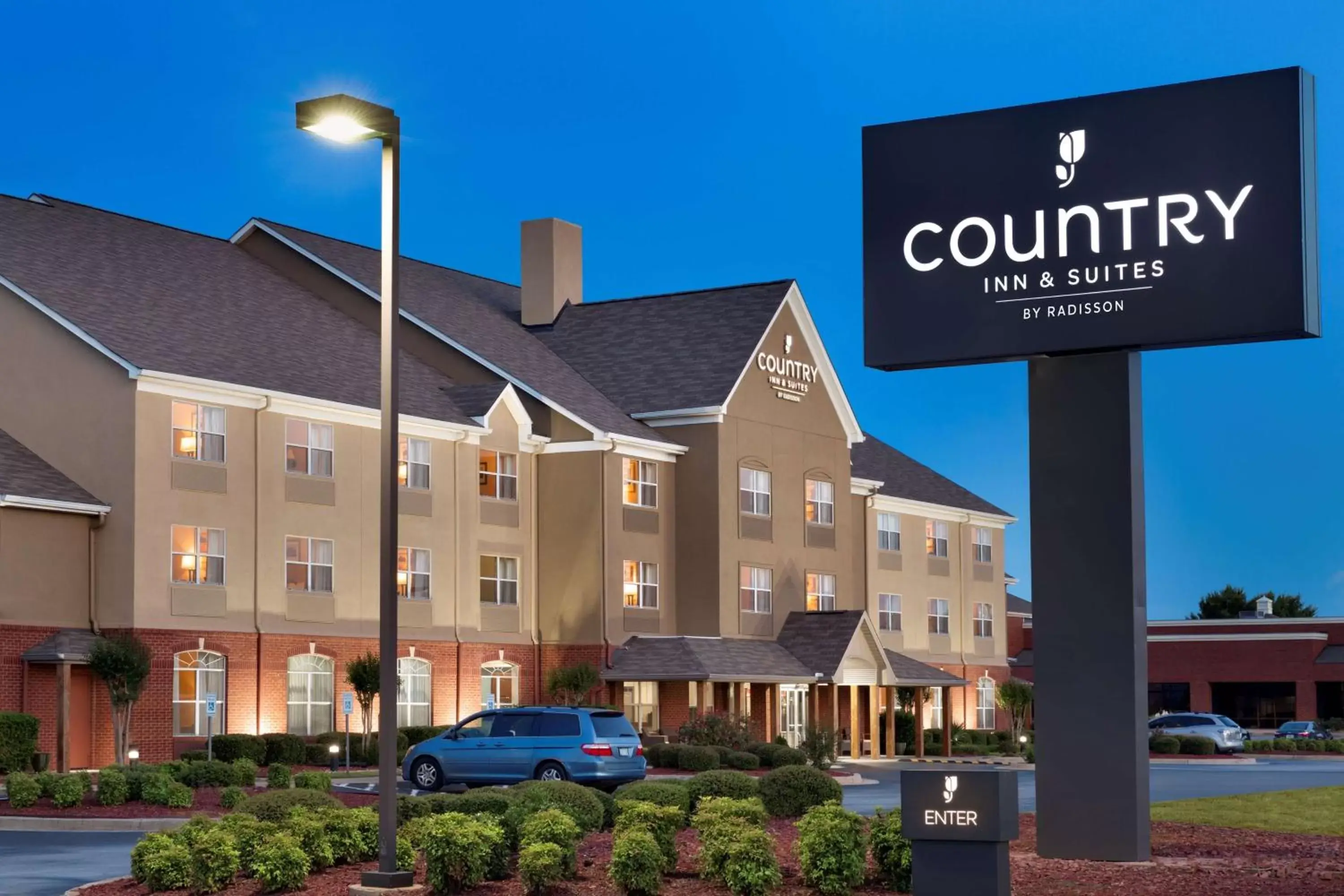 Property building in Country Inn & Suites by Radisson, Warner Robins, GA