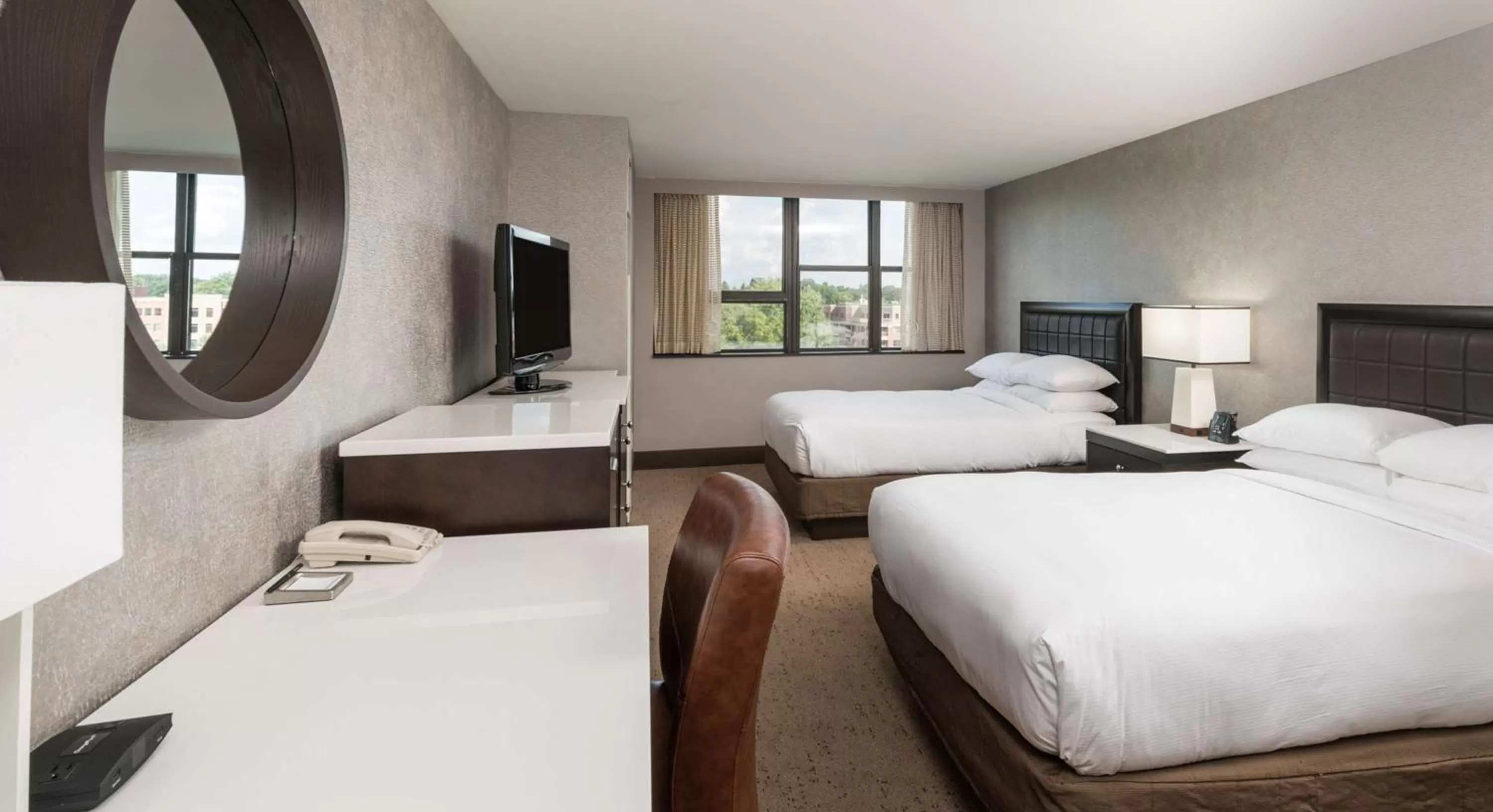 Bedroom, Bed in The Saratoga Hilton