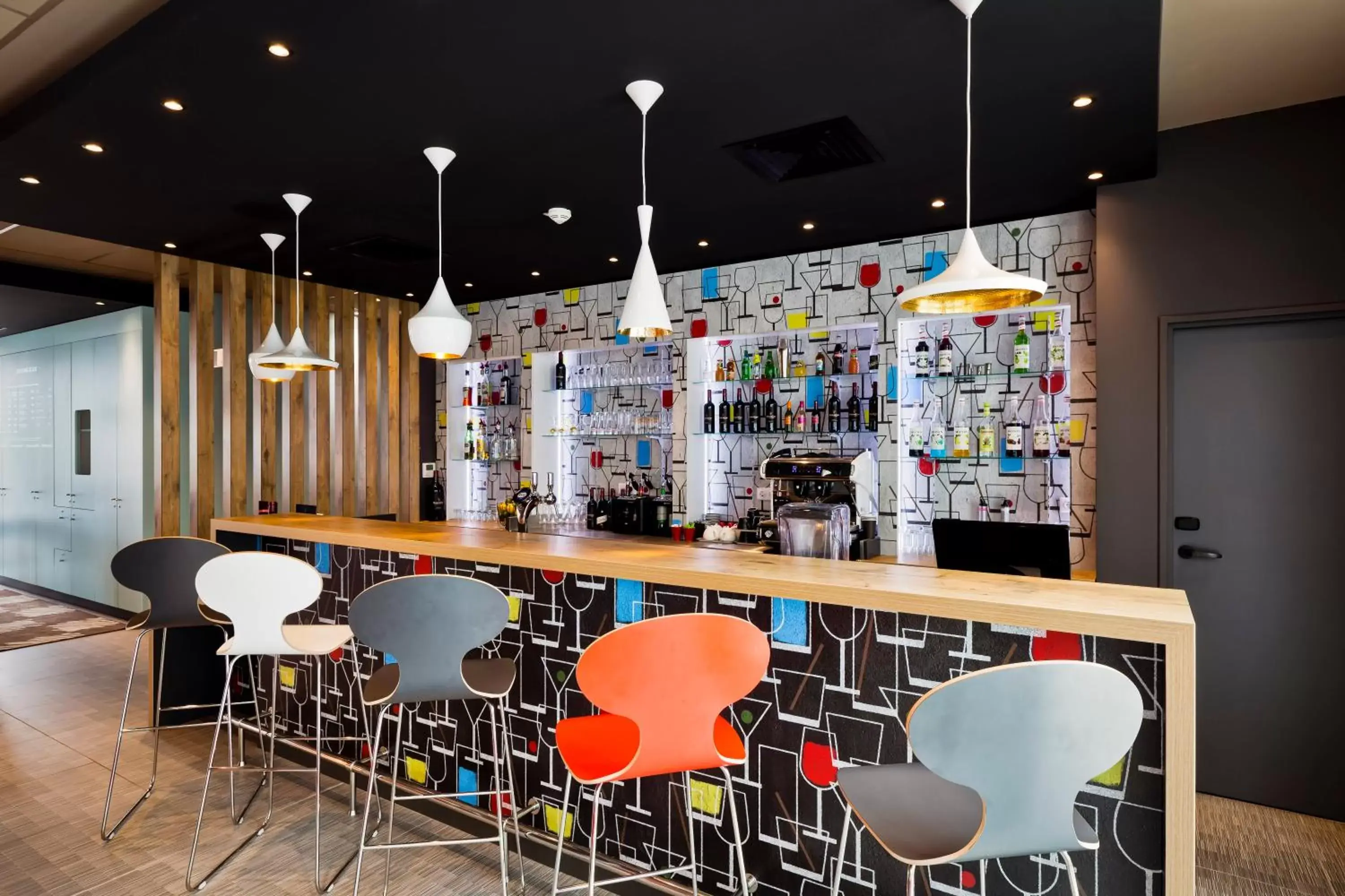 Lounge or bar, Lounge/Bar in ibis Lyon Carre De Soie