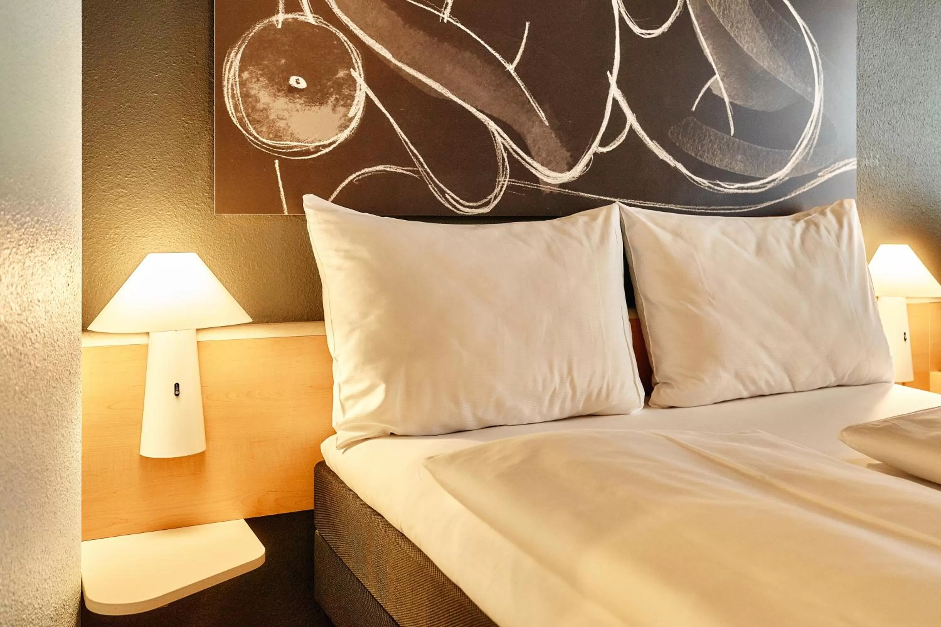 Bed in ibis Wien City