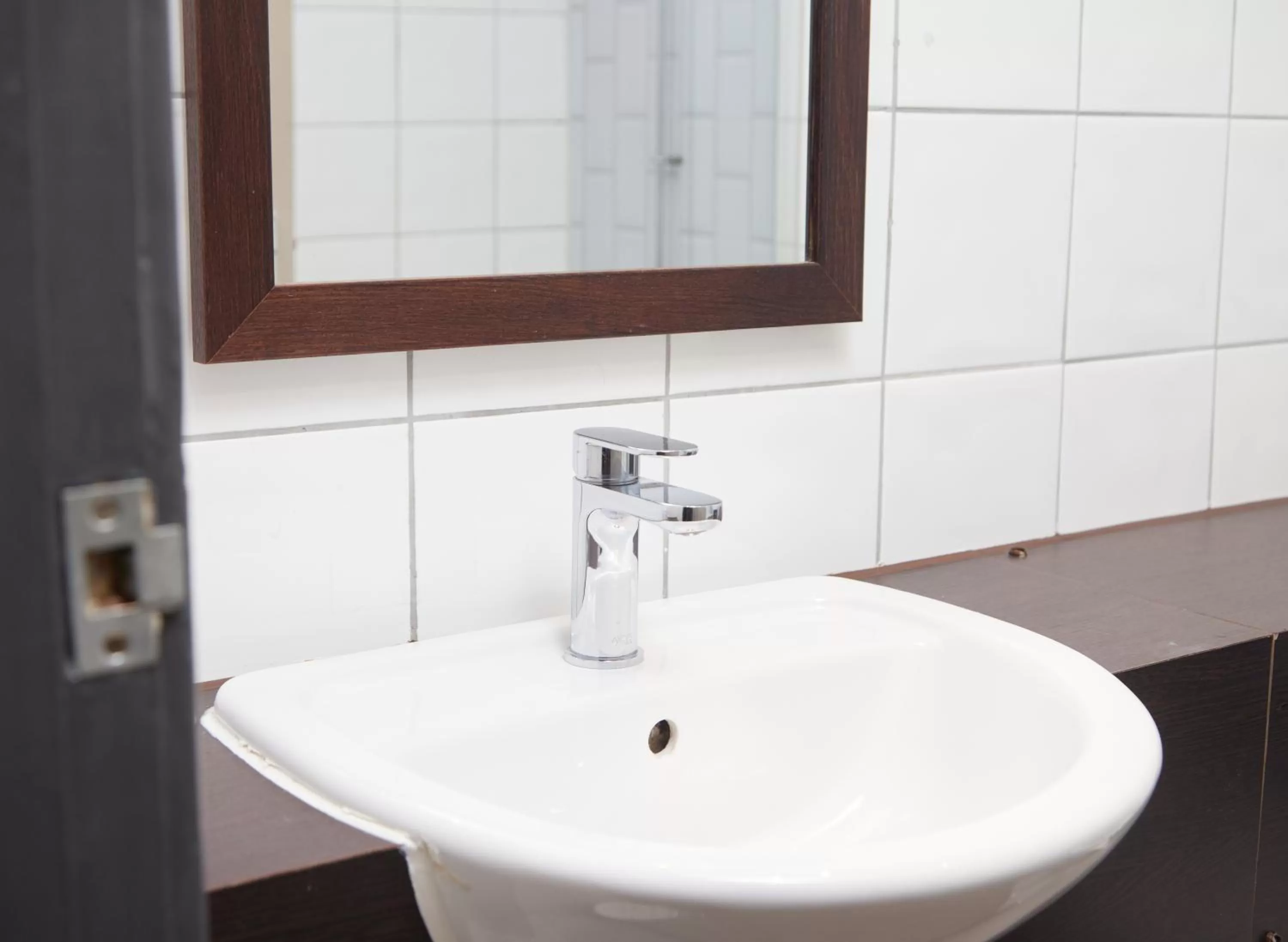 Bathroom in Charnwood Arms By Greene King Inns