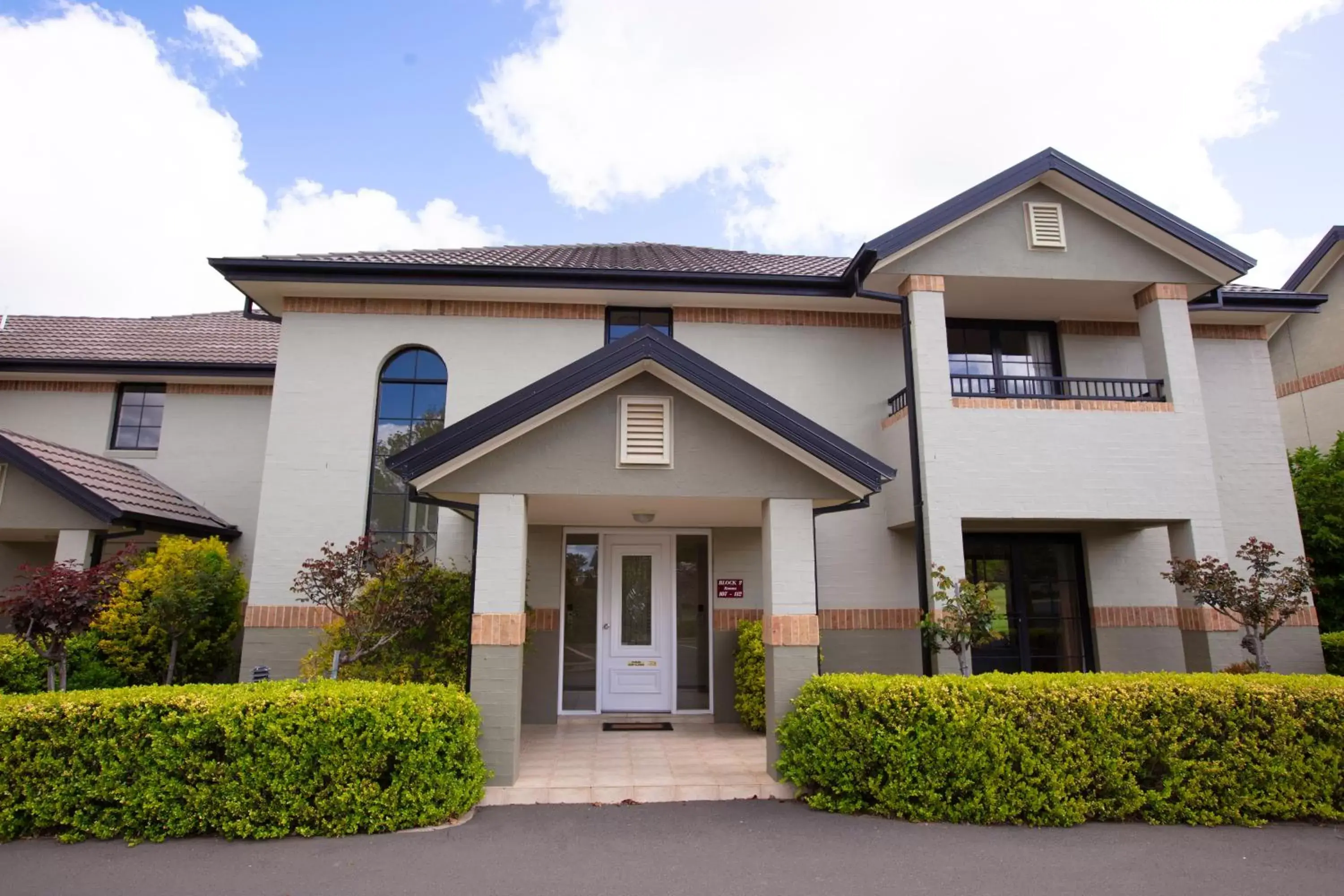 Facade/entrance, Property Building in Cootamundra Heritage Motel & Apartments