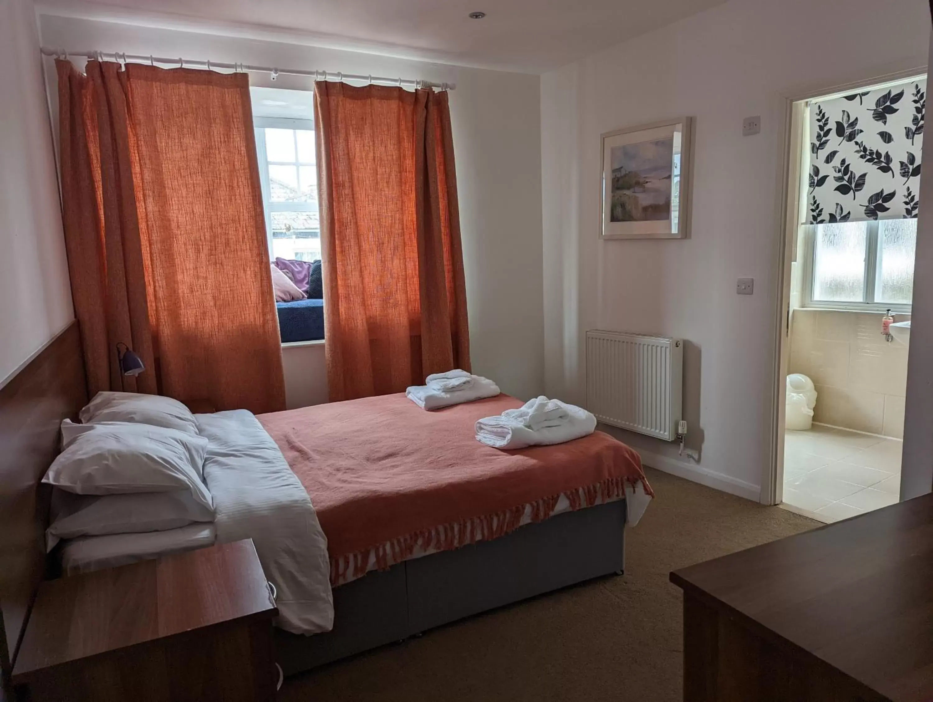 Bed in Barley Sheaf, Old Bridge Street EN SUITE ROOMS, ROOM ONLY