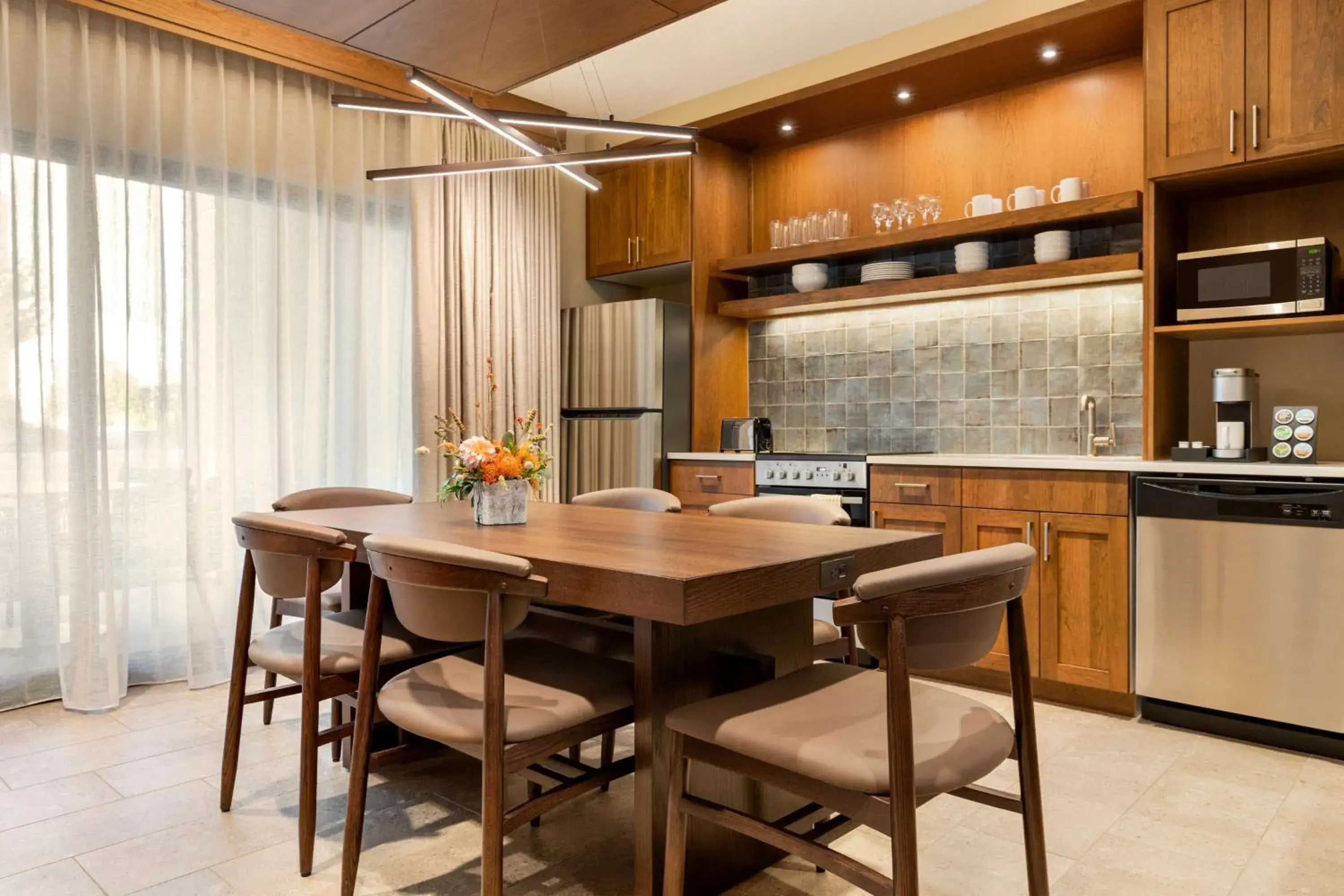 Kitchen or kitchenette, Dining Area in Casitas At The Hoodoo Moab, Curio Collection By Hilton