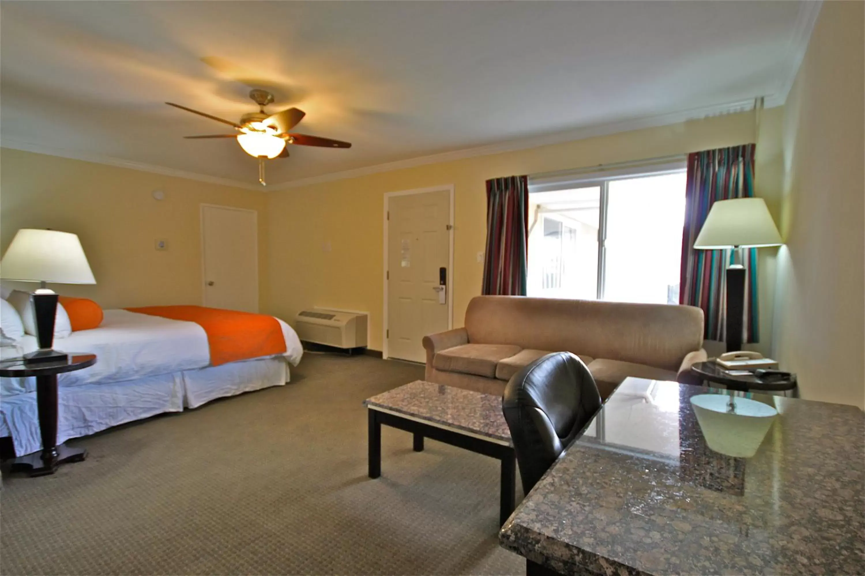 Living room, Seating Area in Travelodge by Wyndham Santa Maria